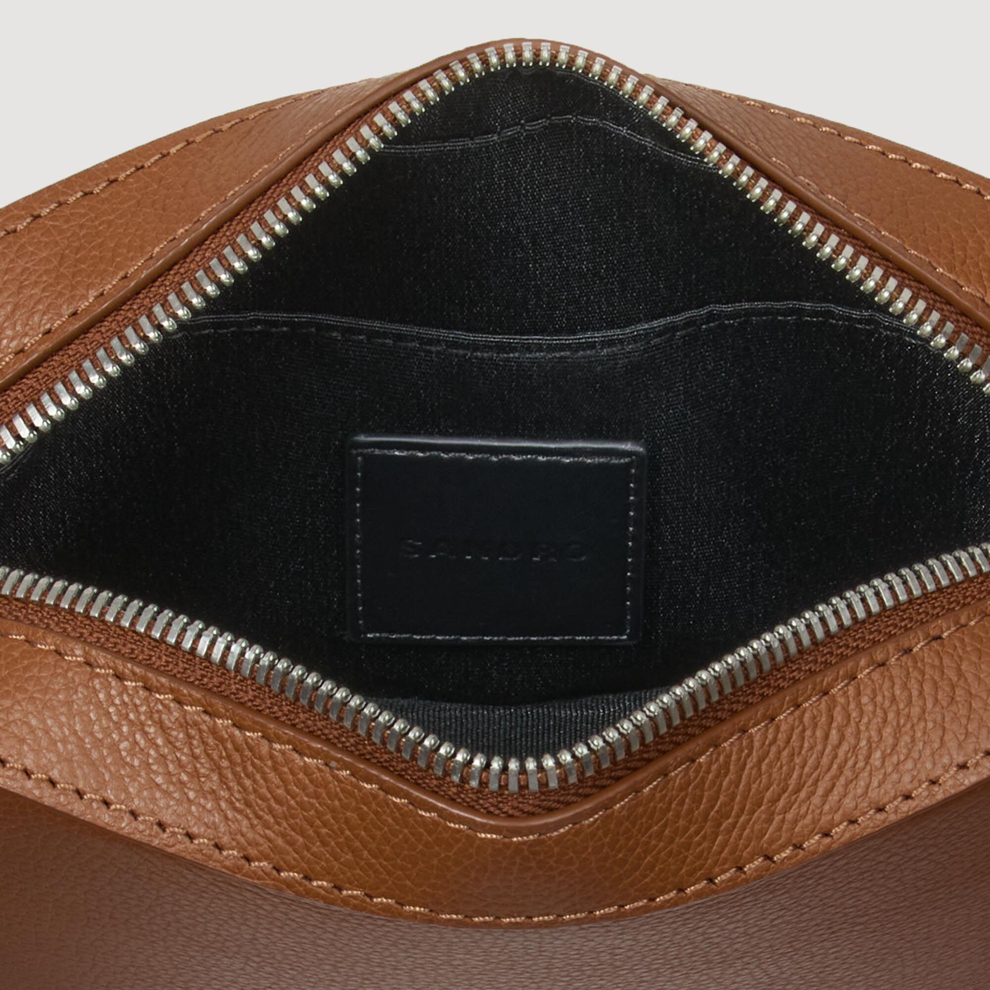Bolso pequeño de cuero granulado