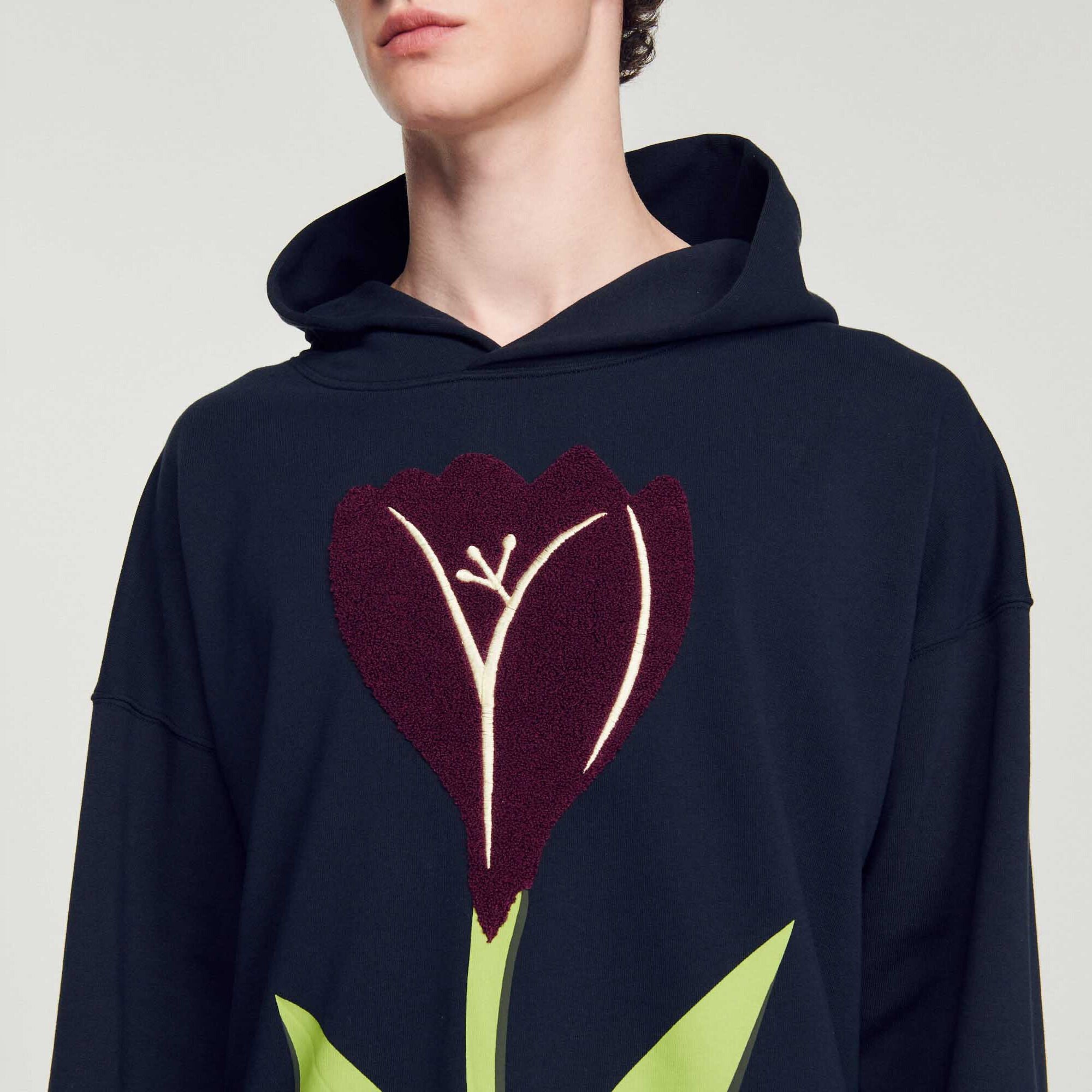 Sudadera con capucha, bordado de tulipán