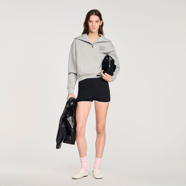 Short canalé bordado con perlas