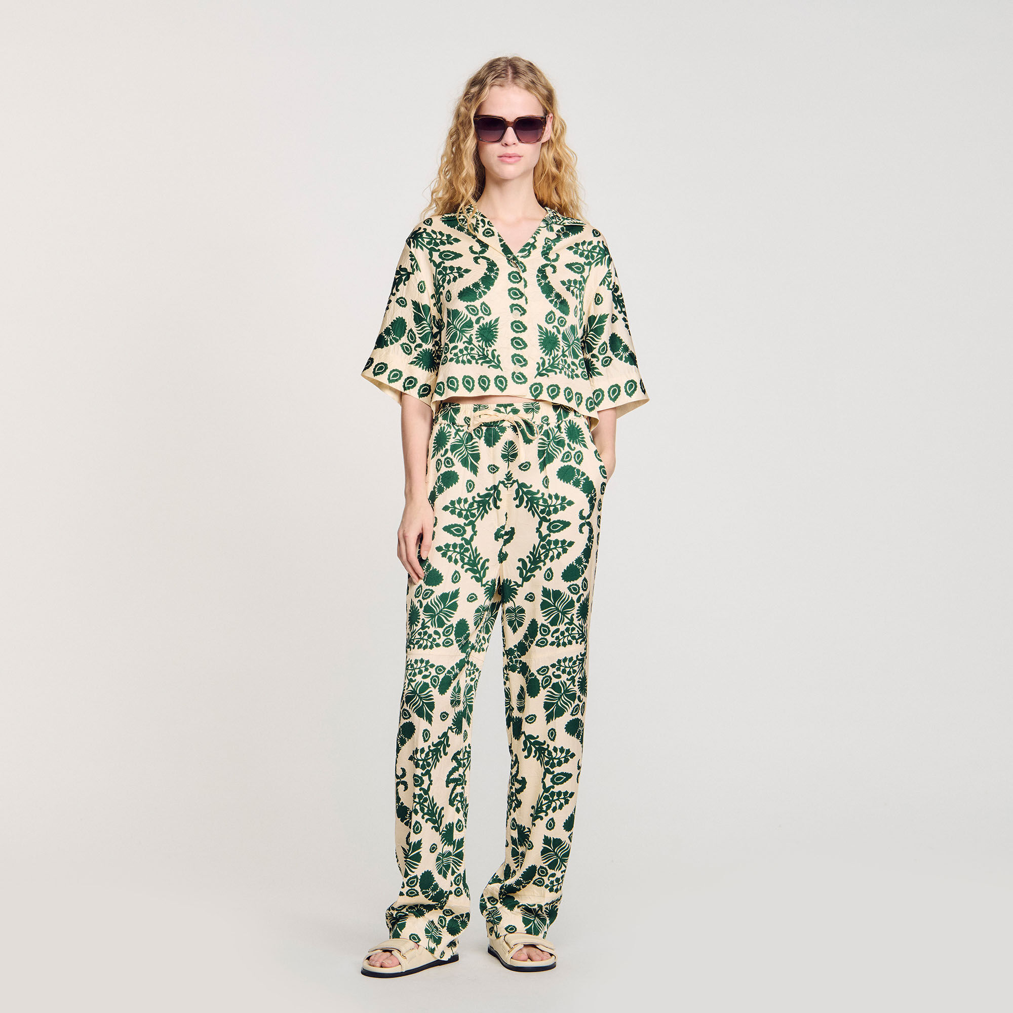 Pantalón con estampado floral