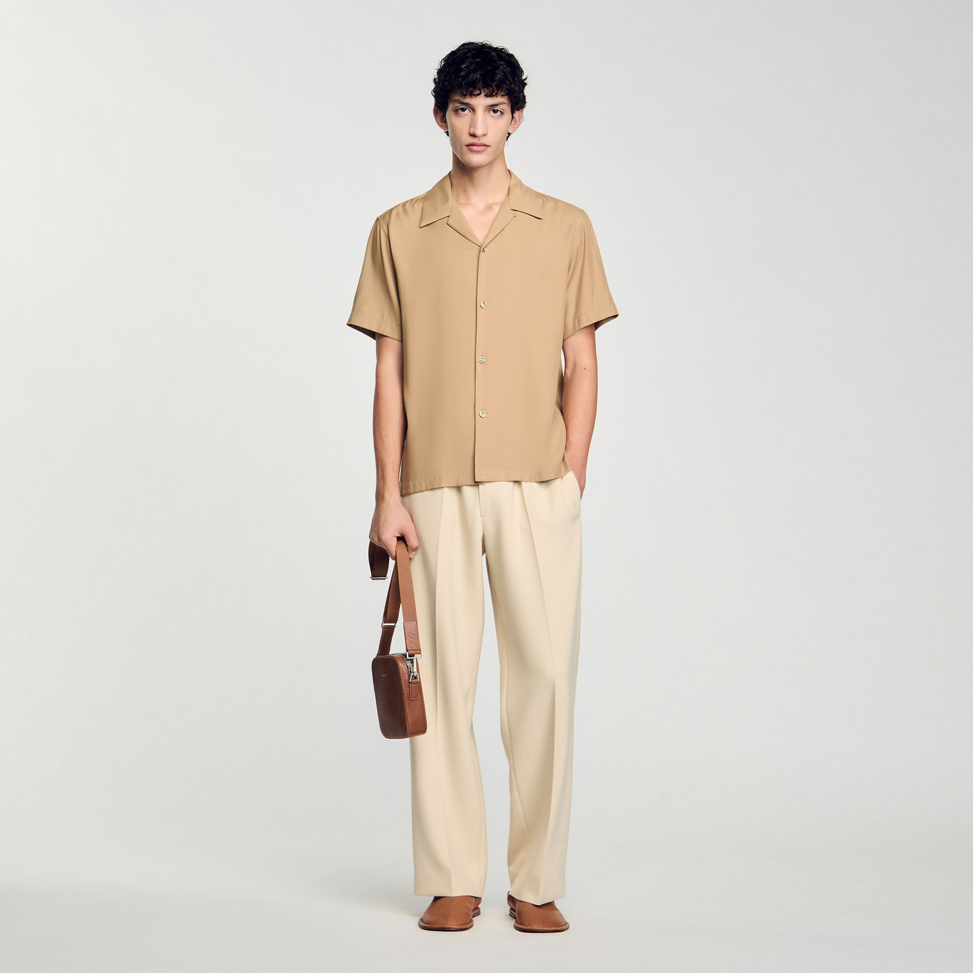 Camisa con cuello italiano