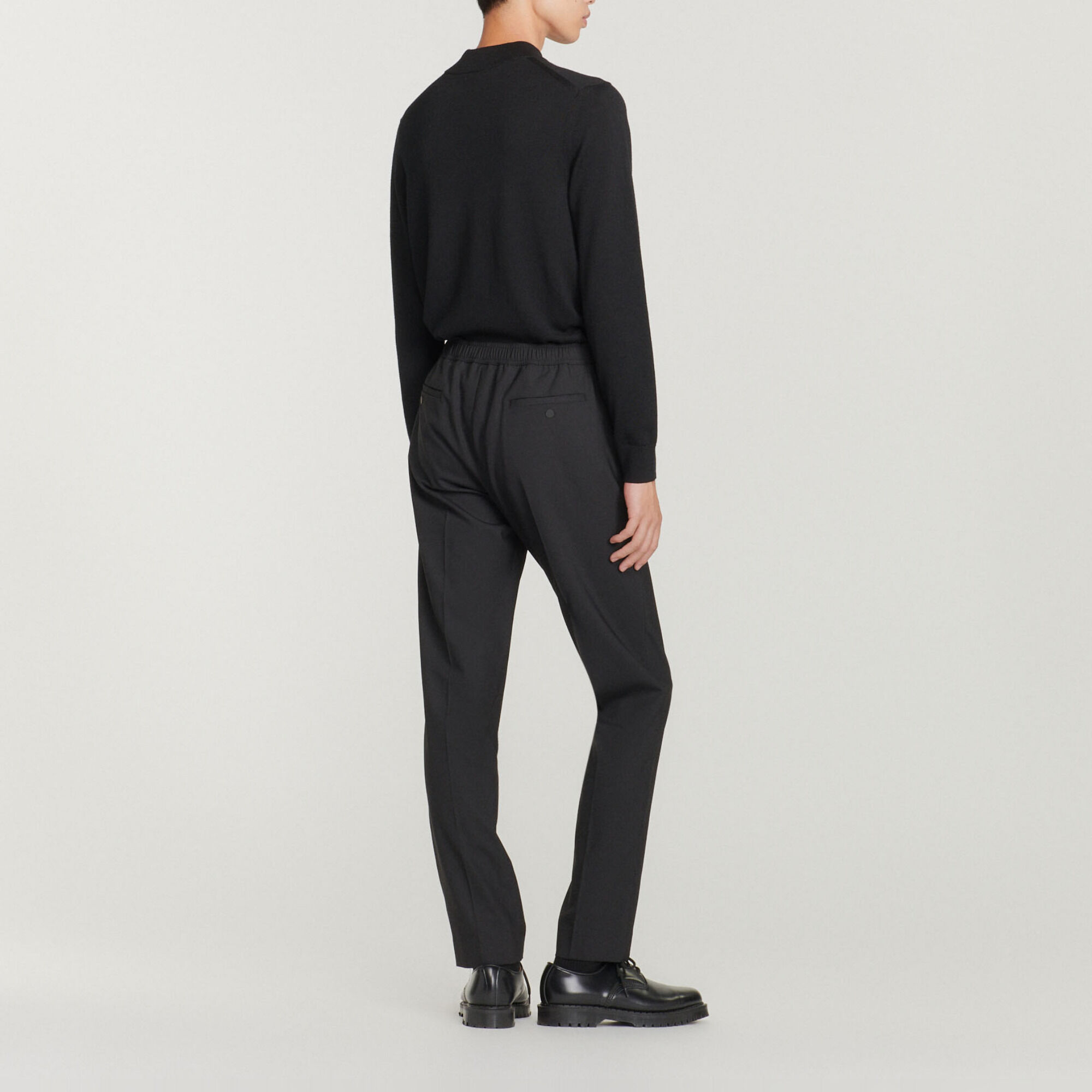 Pantalón con un elástico en la cintura