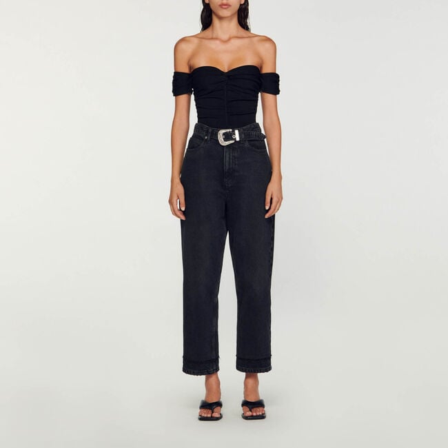 Body con hombros desnudos