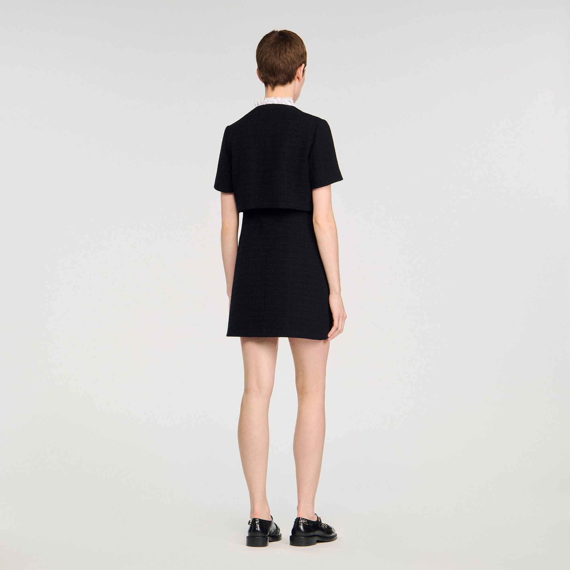 Vestido corto con cuello amovible