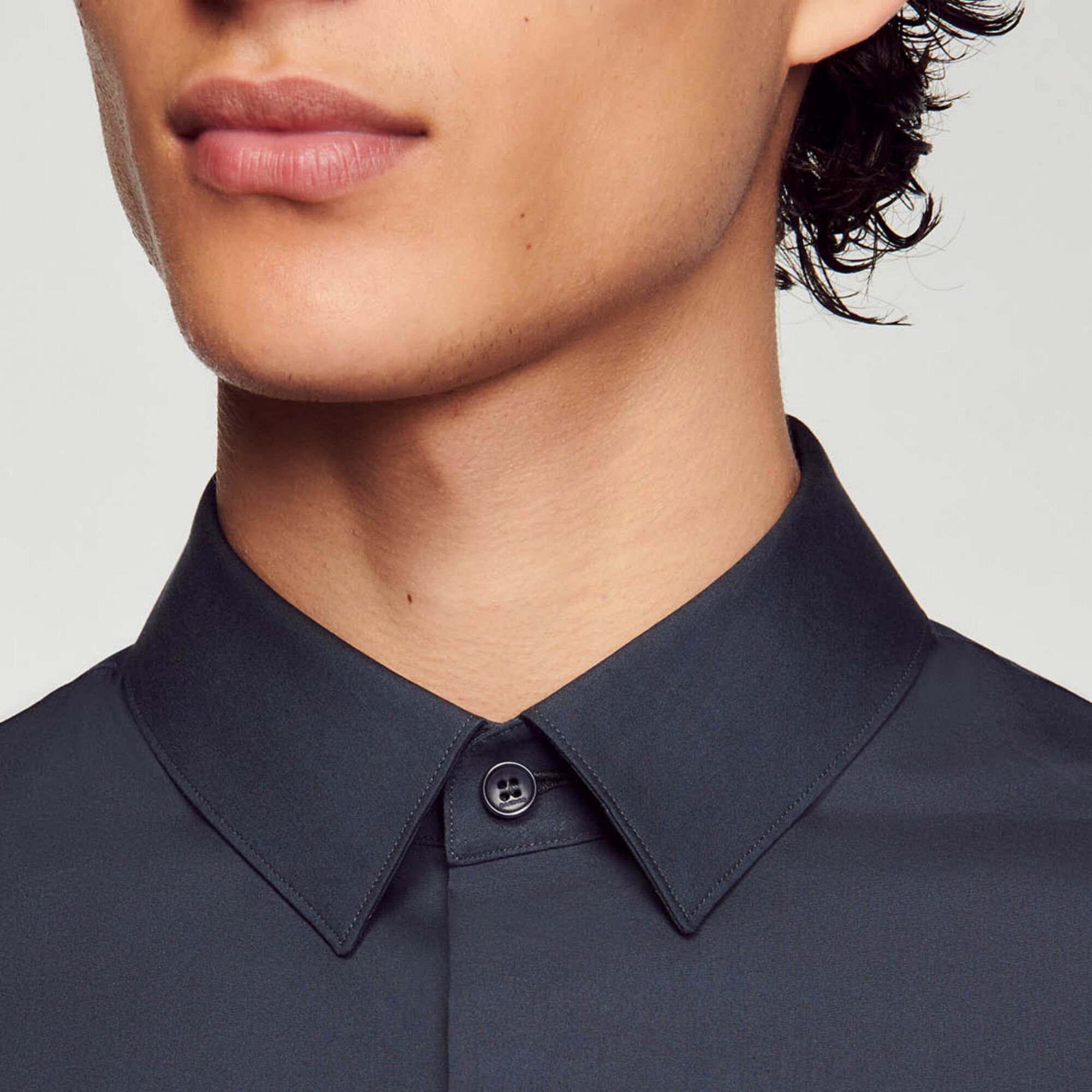 Camisa ajustada de algodón stretch