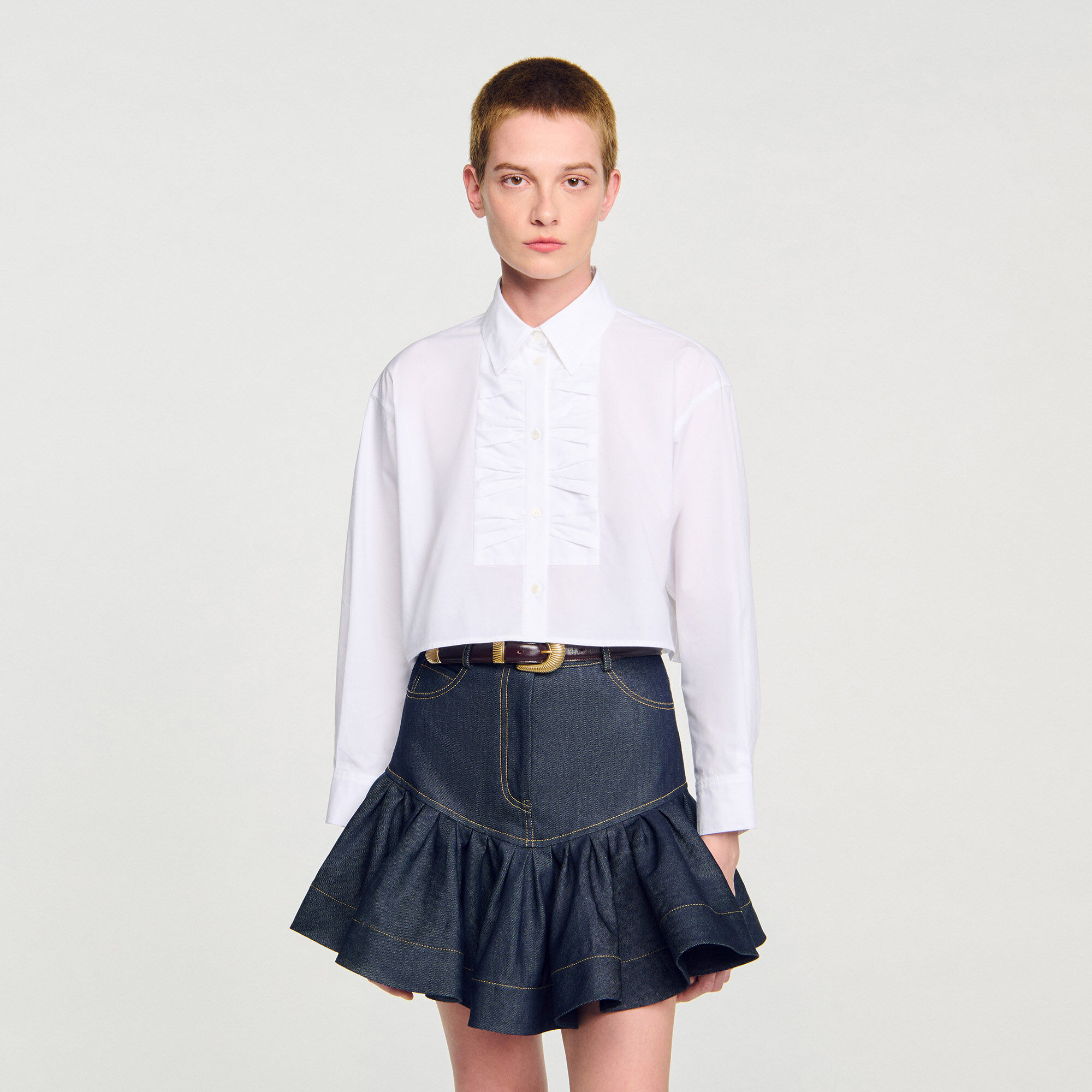 Camisa corta con detalles de lazos