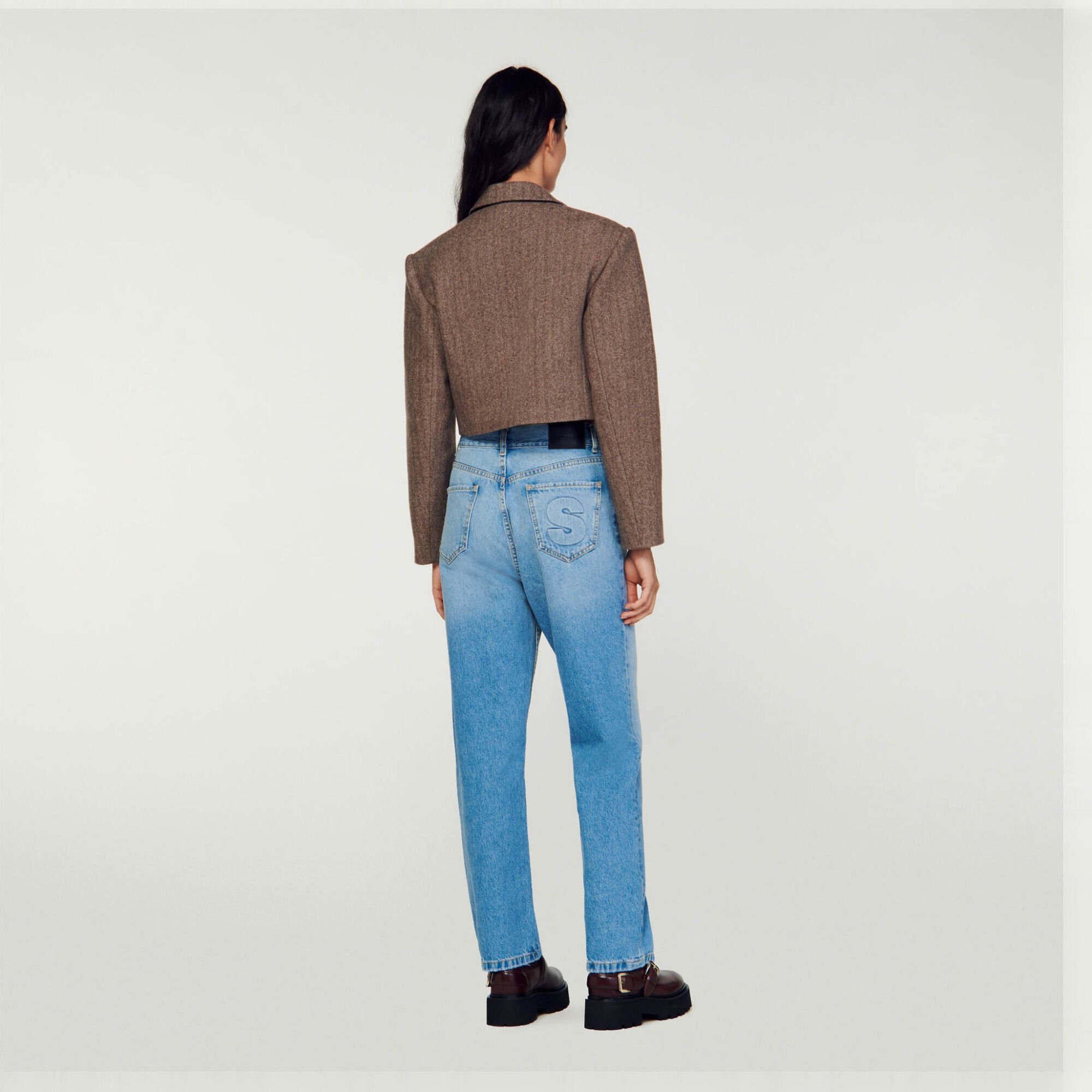 Chaqueta corta estructurada