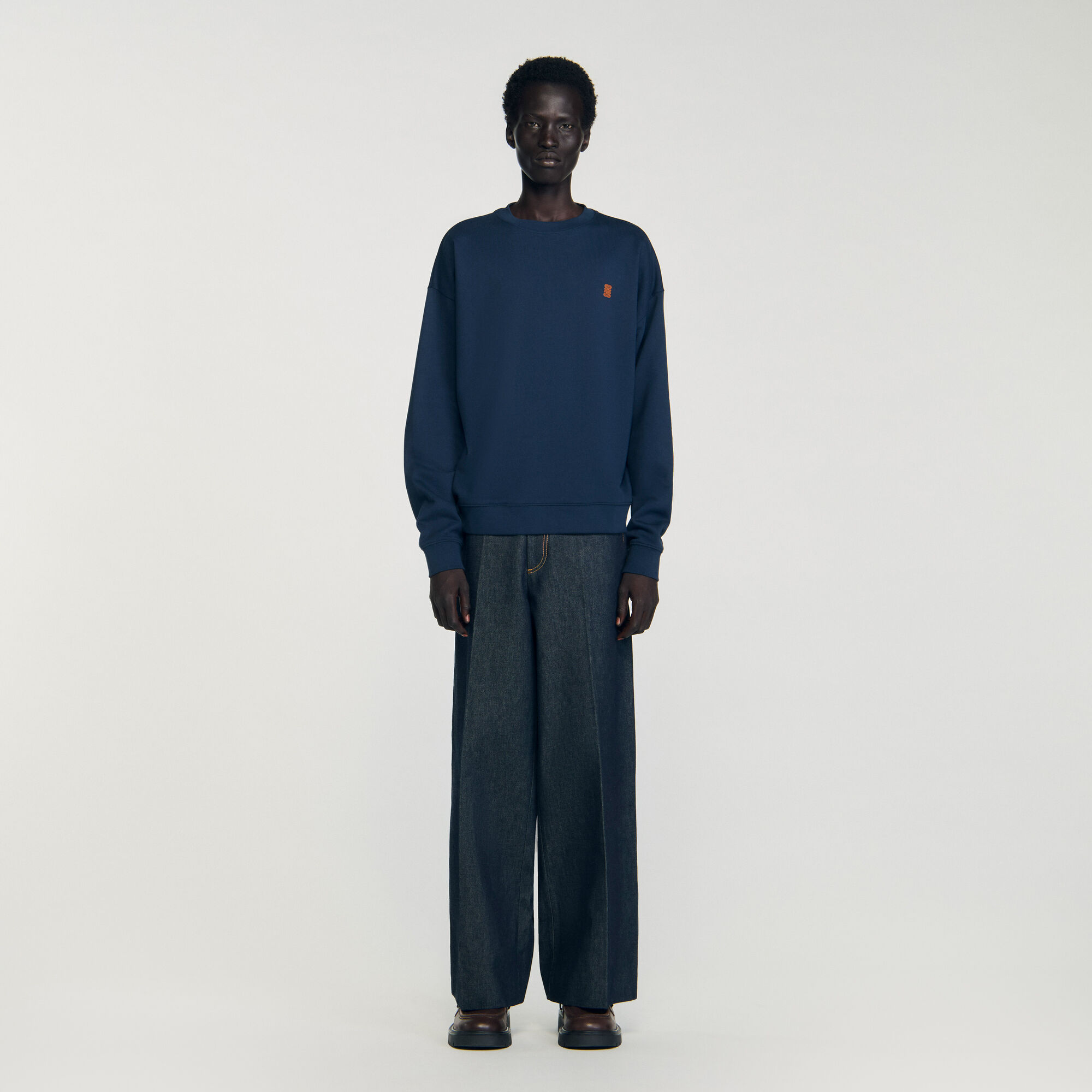 Sudadera oversize con parche de cuero