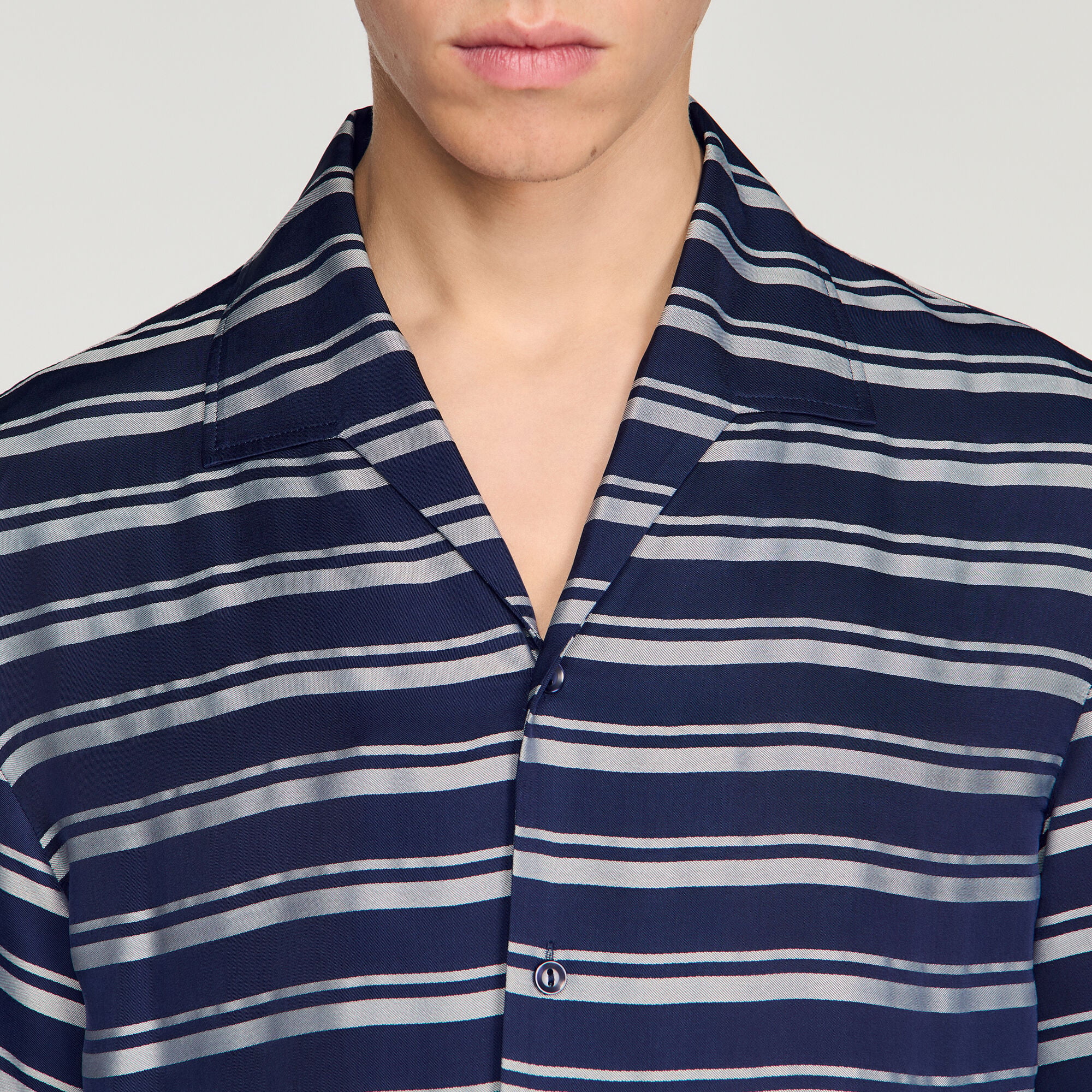 Camisa de rayas cuello barco