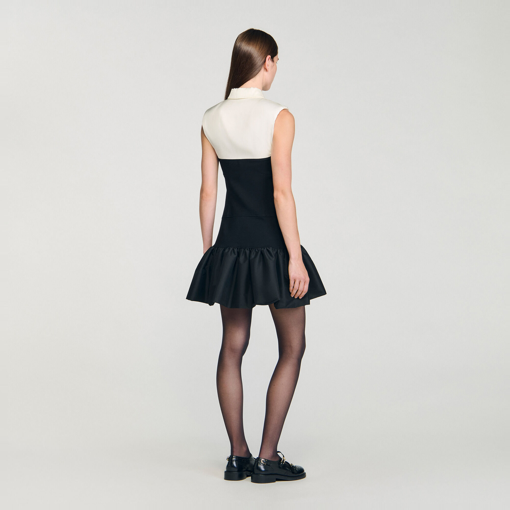 Vestido corto bicolor con volantes - Mujer | Sandro