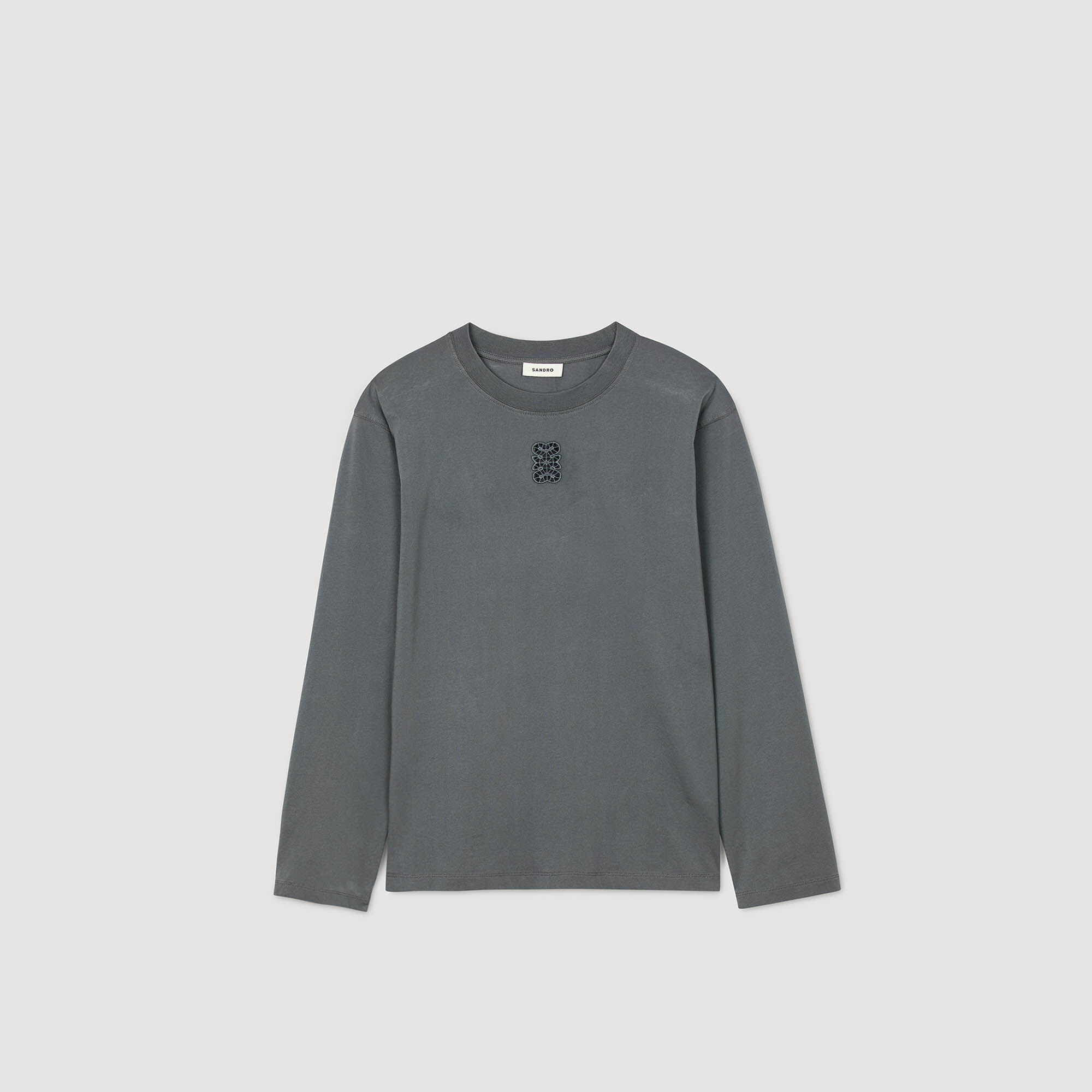 Camiseta con bordado