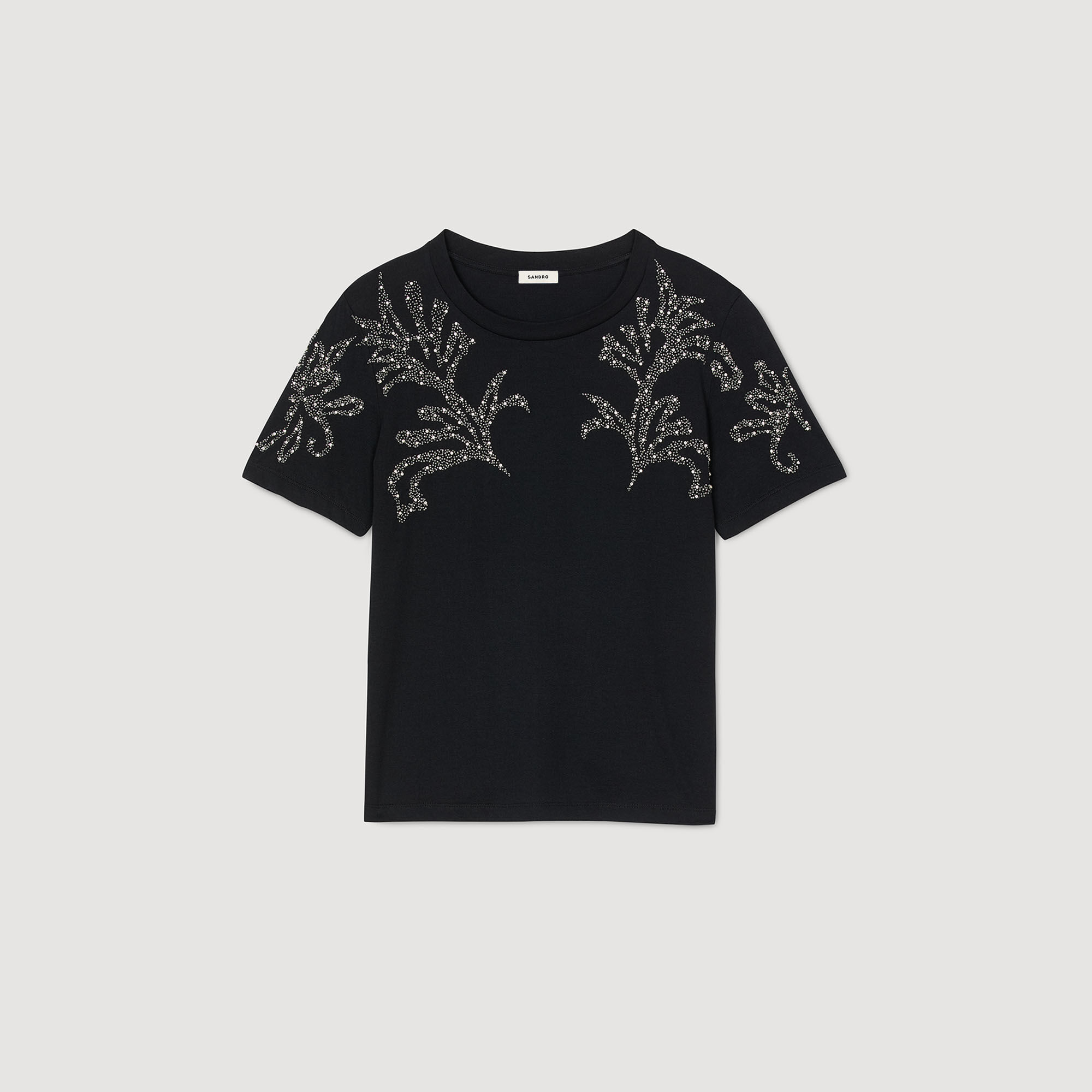 Camiseta con detalles bordados