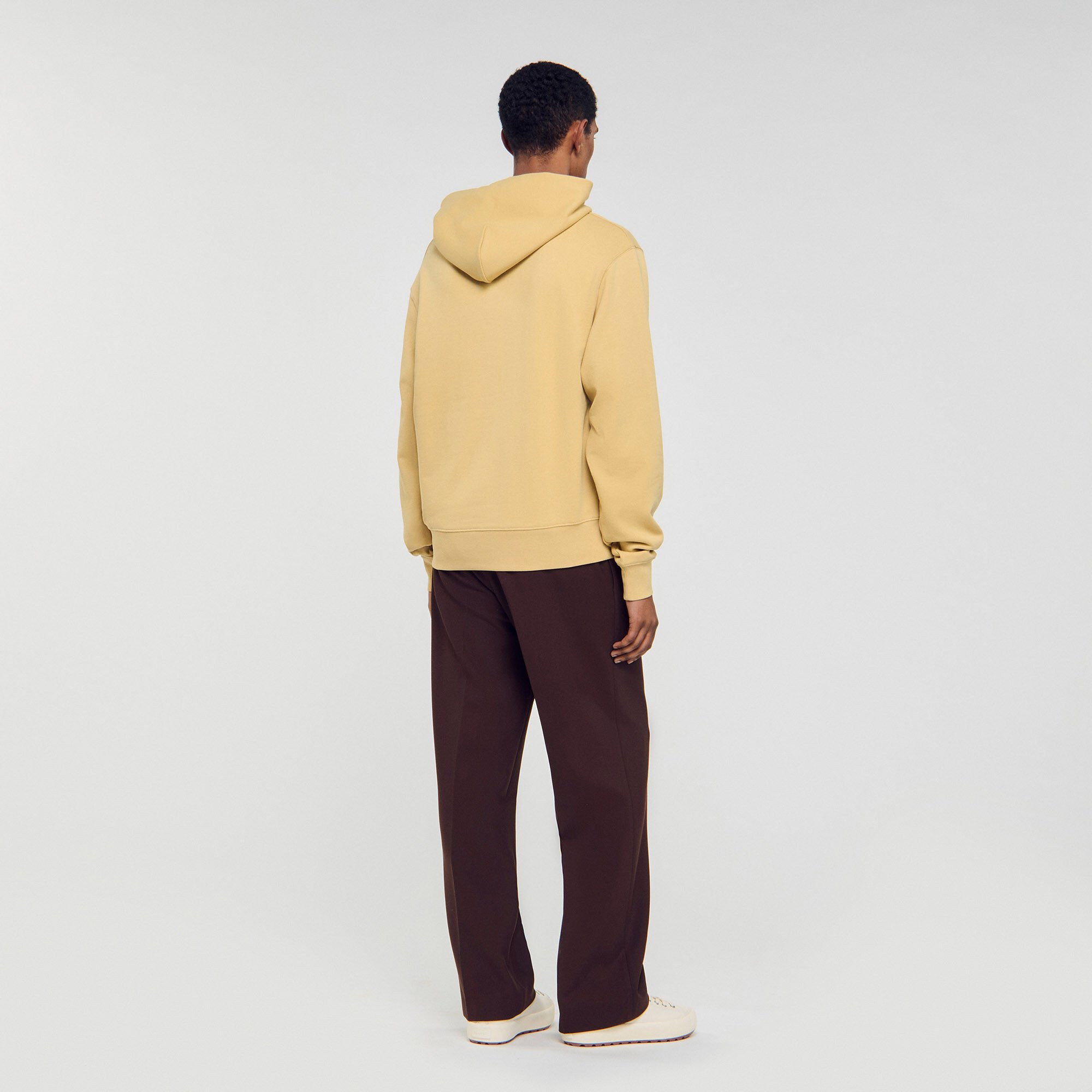 Sudadera con parche de cuero