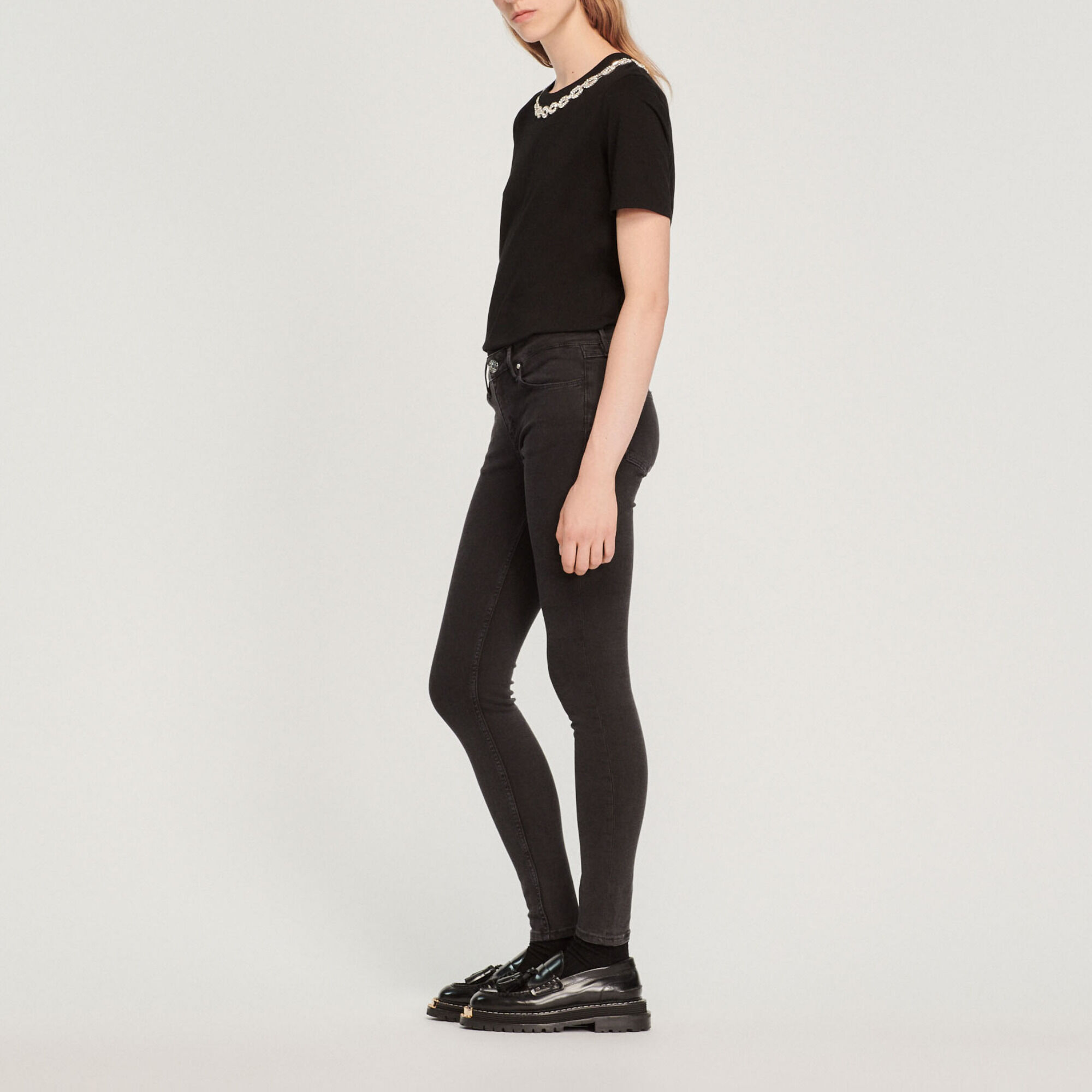 Vaquero de corte ajustado, talle normal