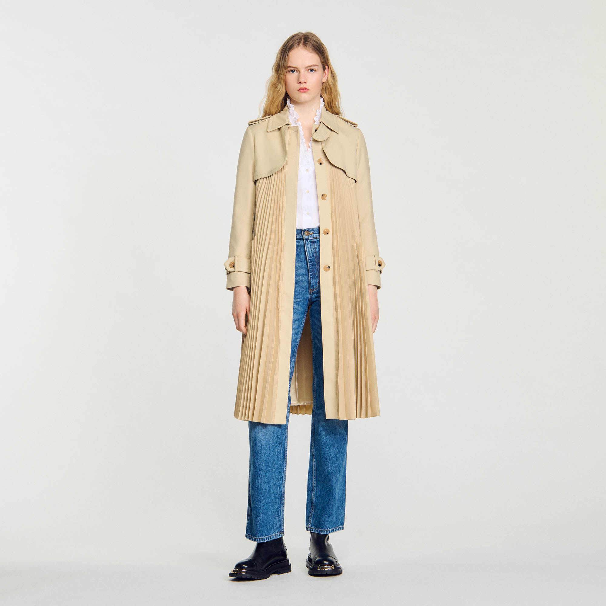 Gabardina plisada con cinturón