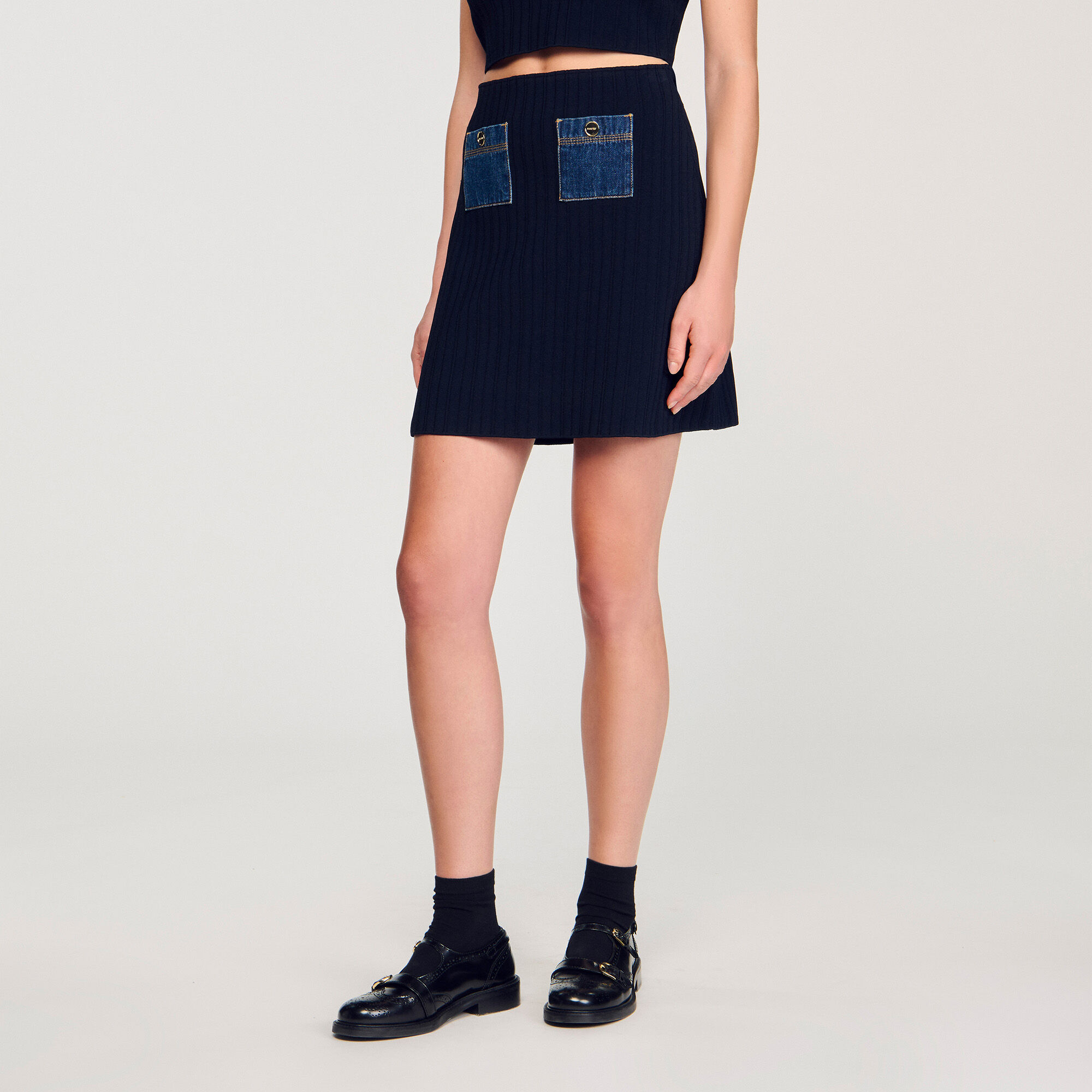 Falda corta de punto y denim