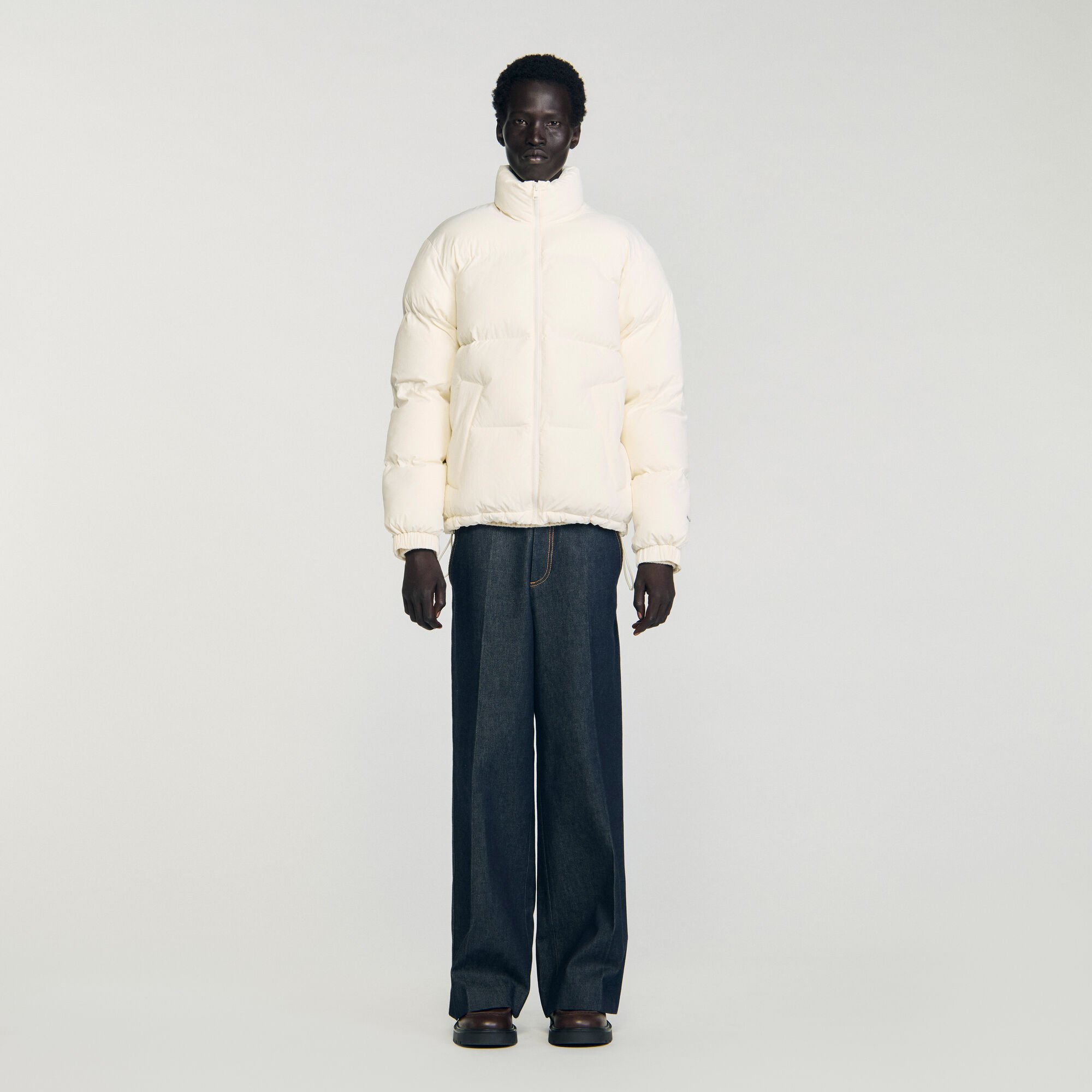 Anorak con capucha y cuello alto