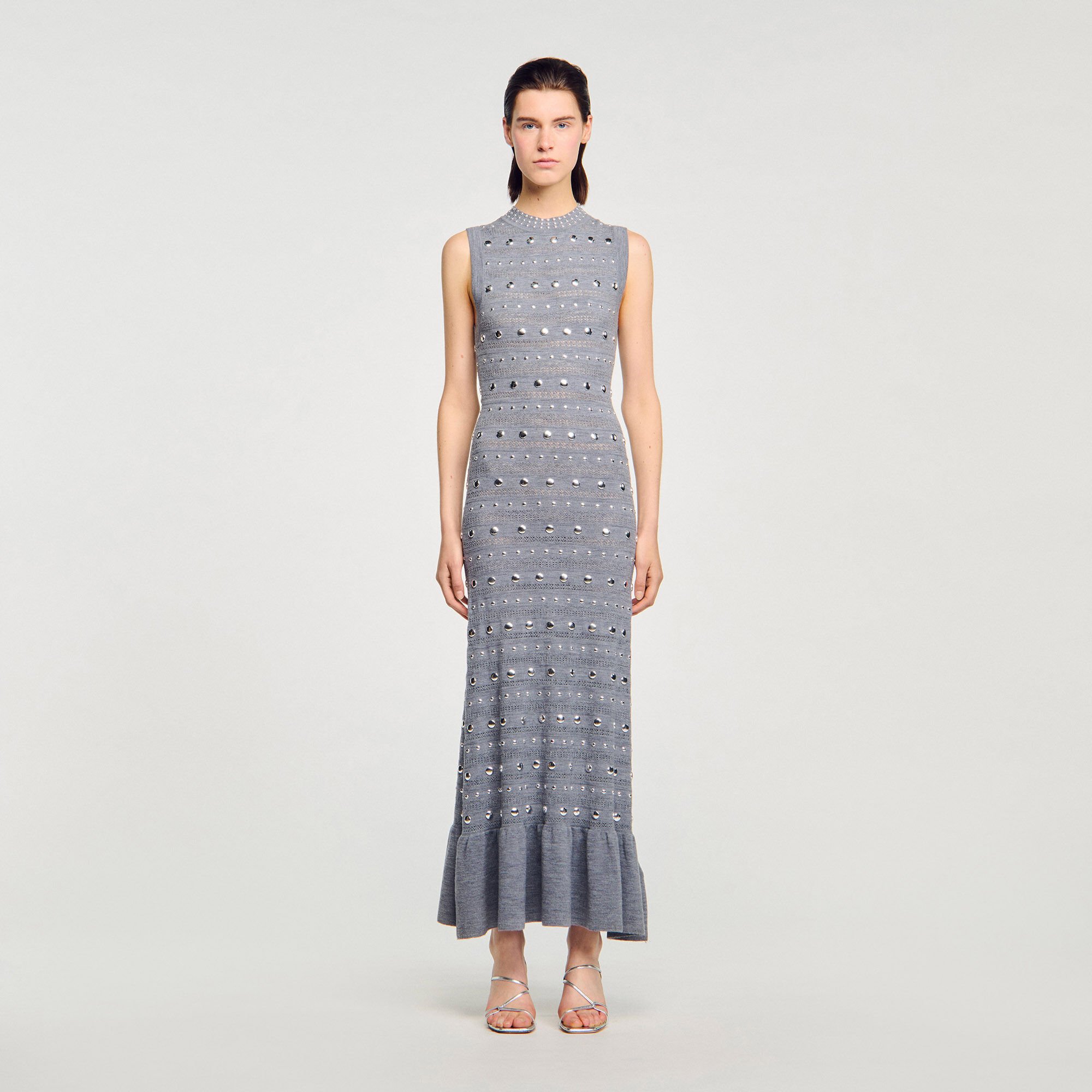 Vestido largo de punto con tachuelas
