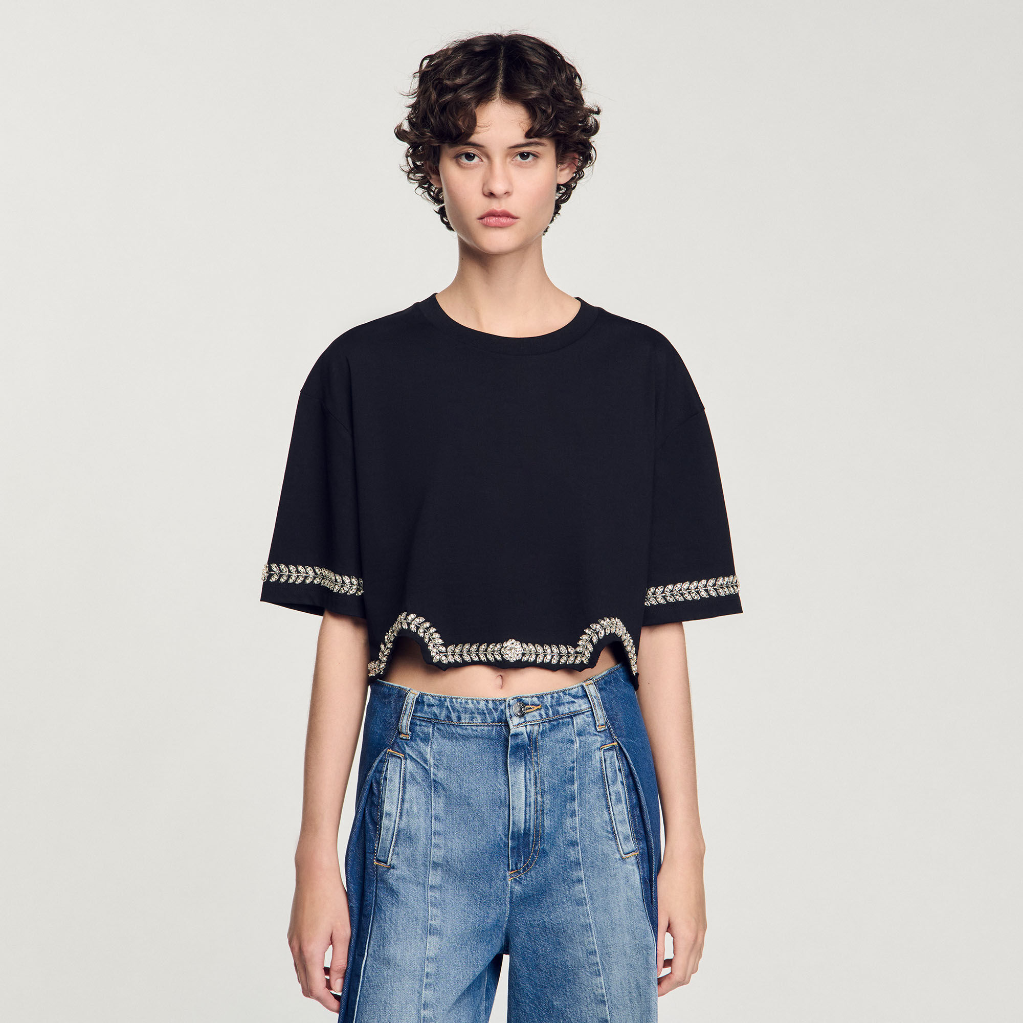 Camiseta corta con strass