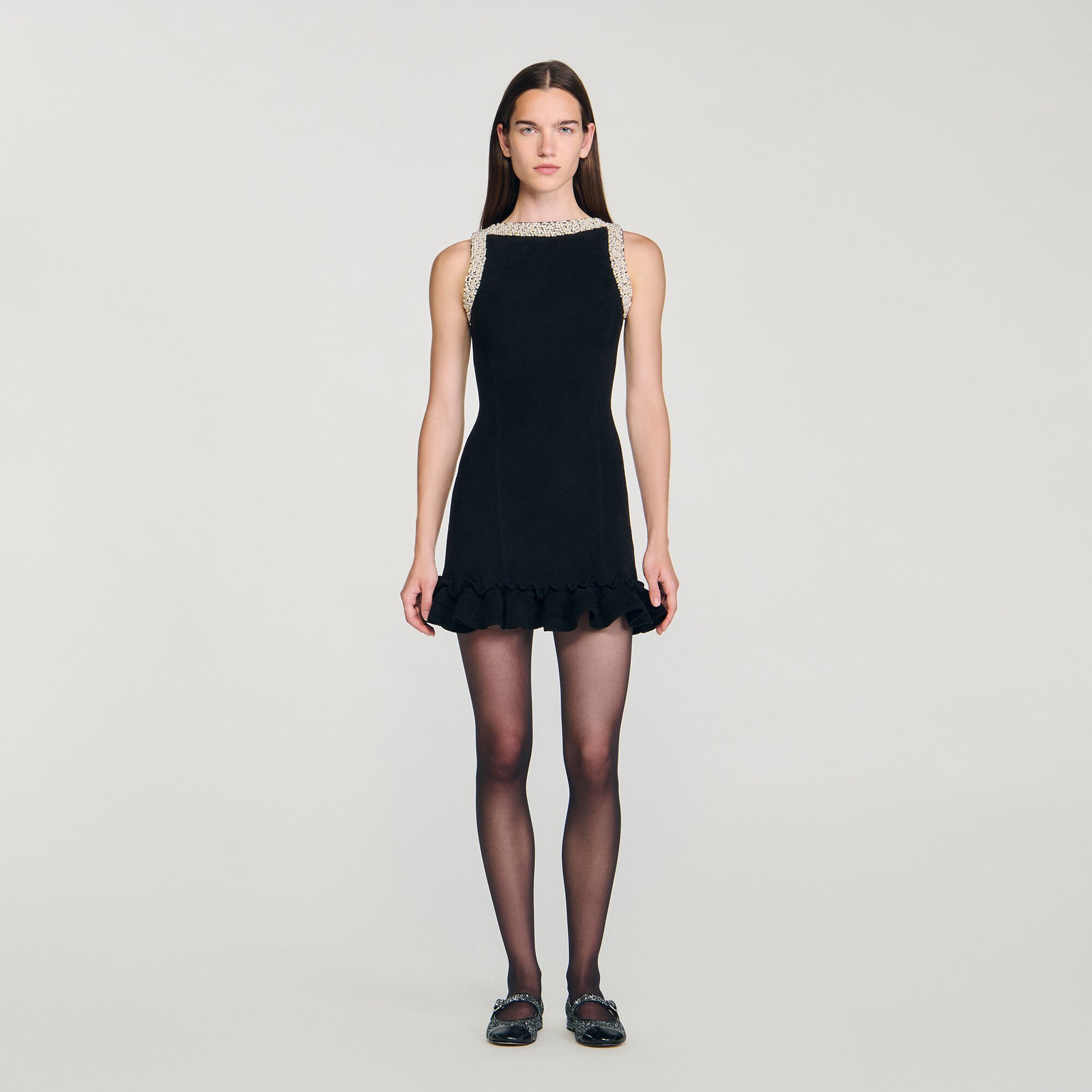 Vestido corto con pedrería