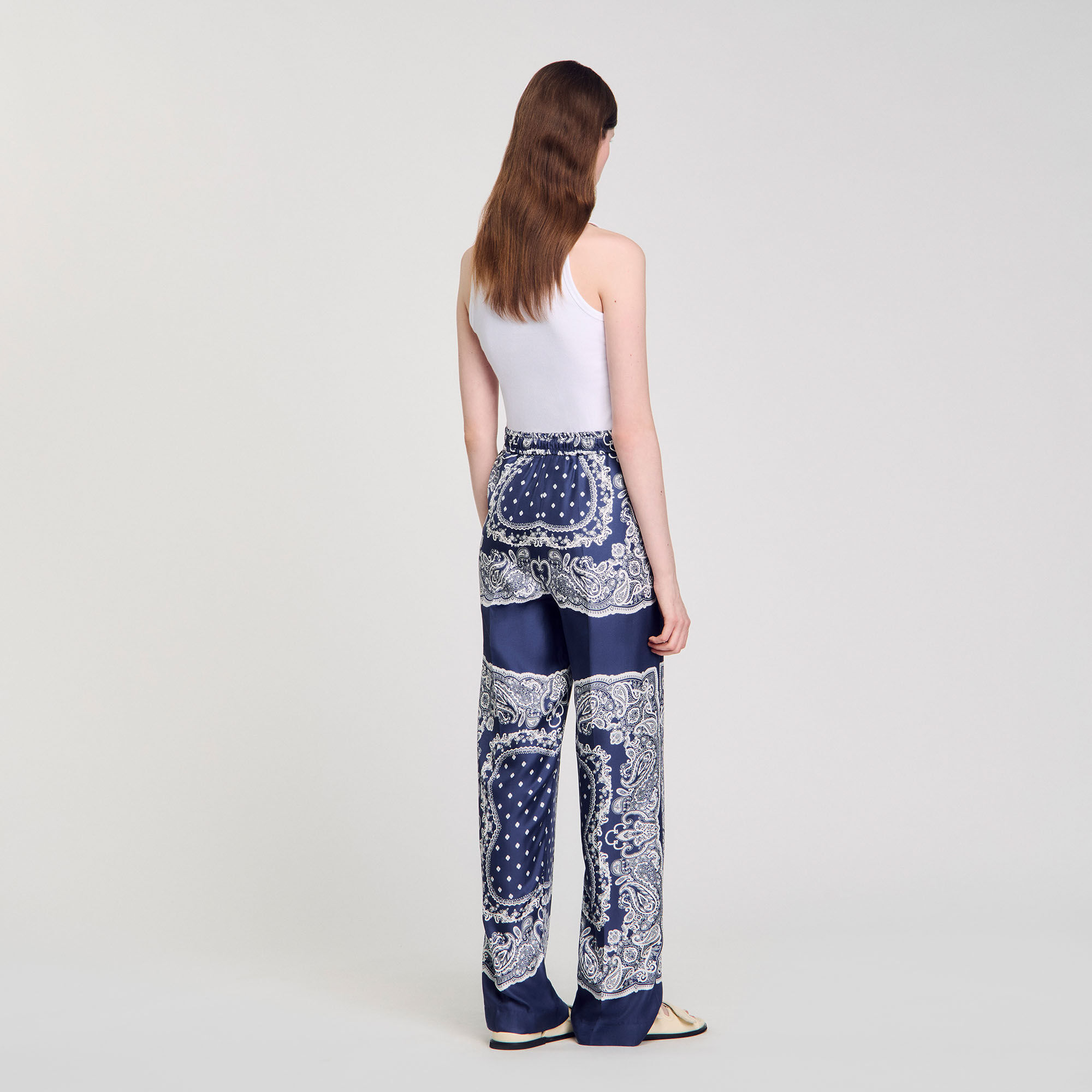 Pantalón fluido estampado bandana