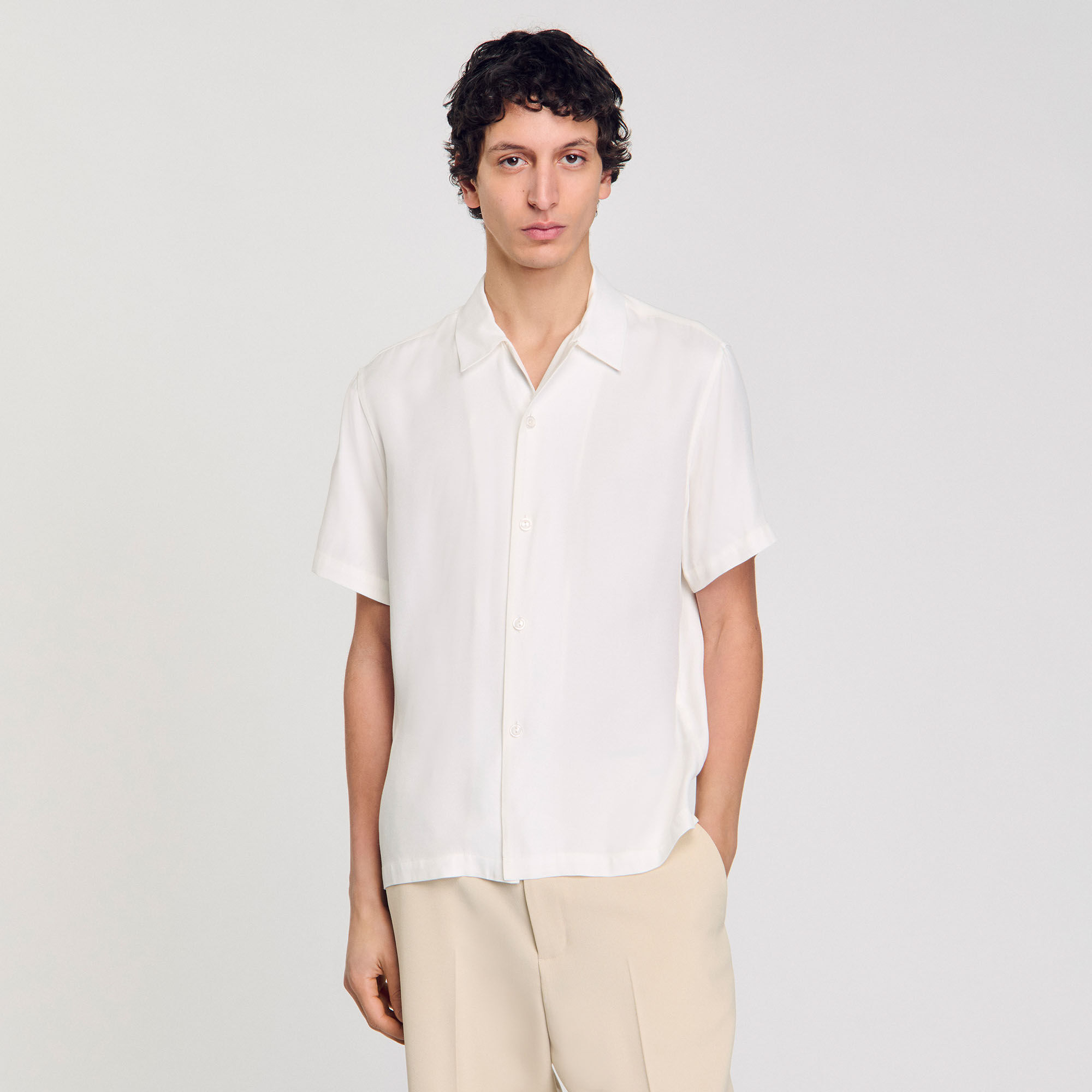 Camisa con cuello italiano