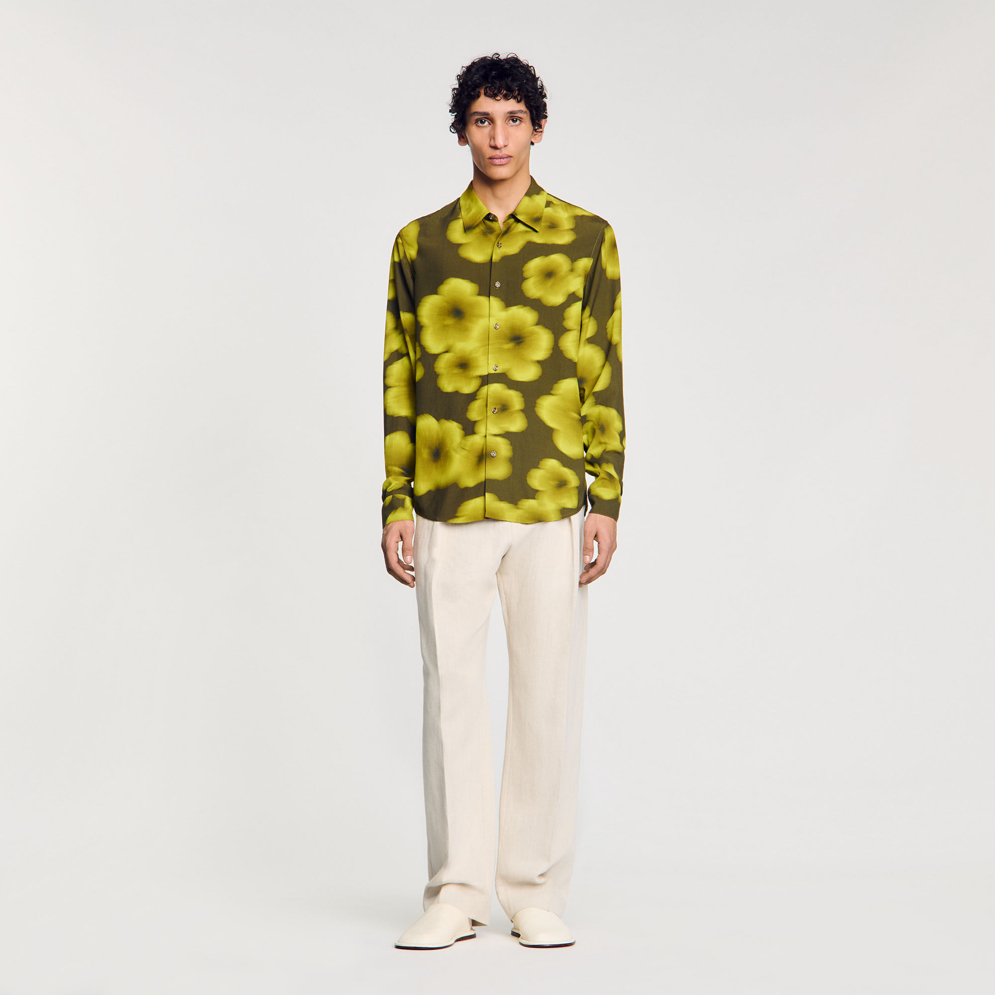 Camisa fluida con flores estampadas