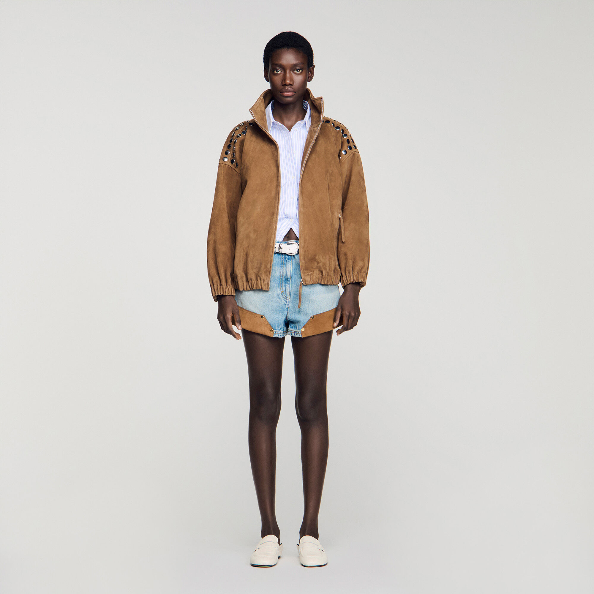 Cazadora de ante con tachuelas