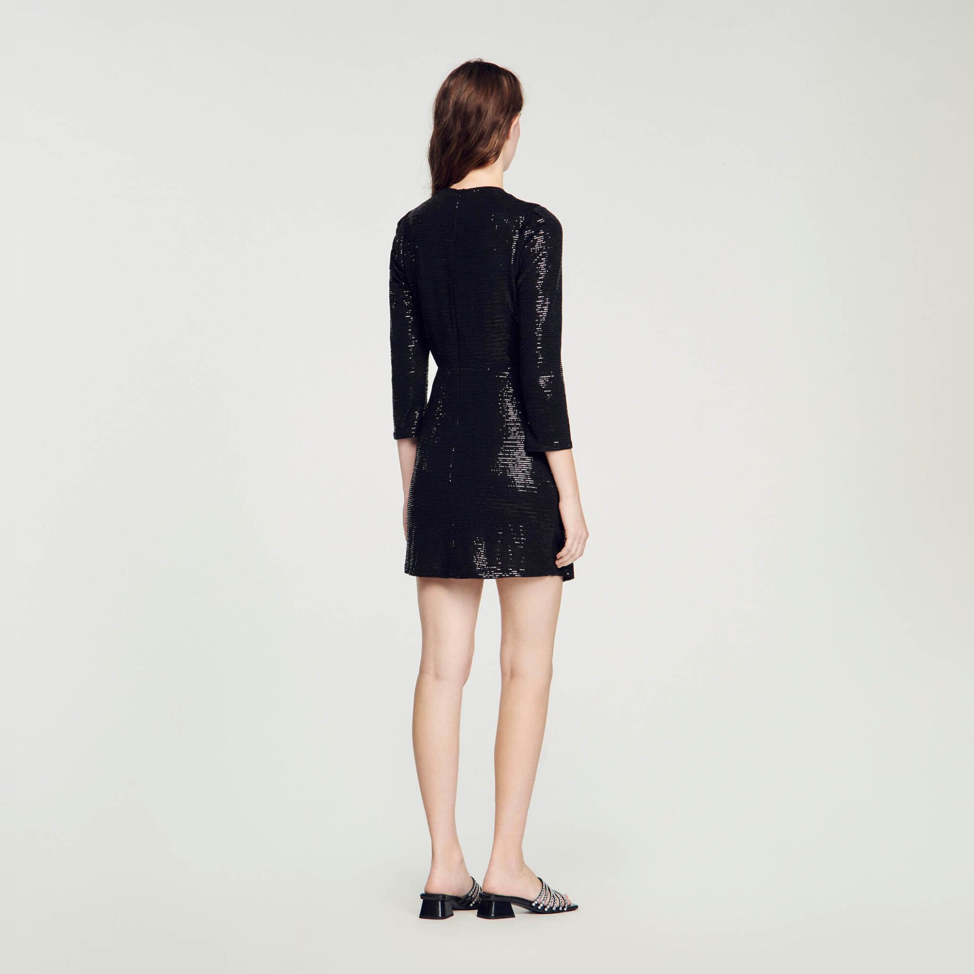 Vestido corto con lentejuelas