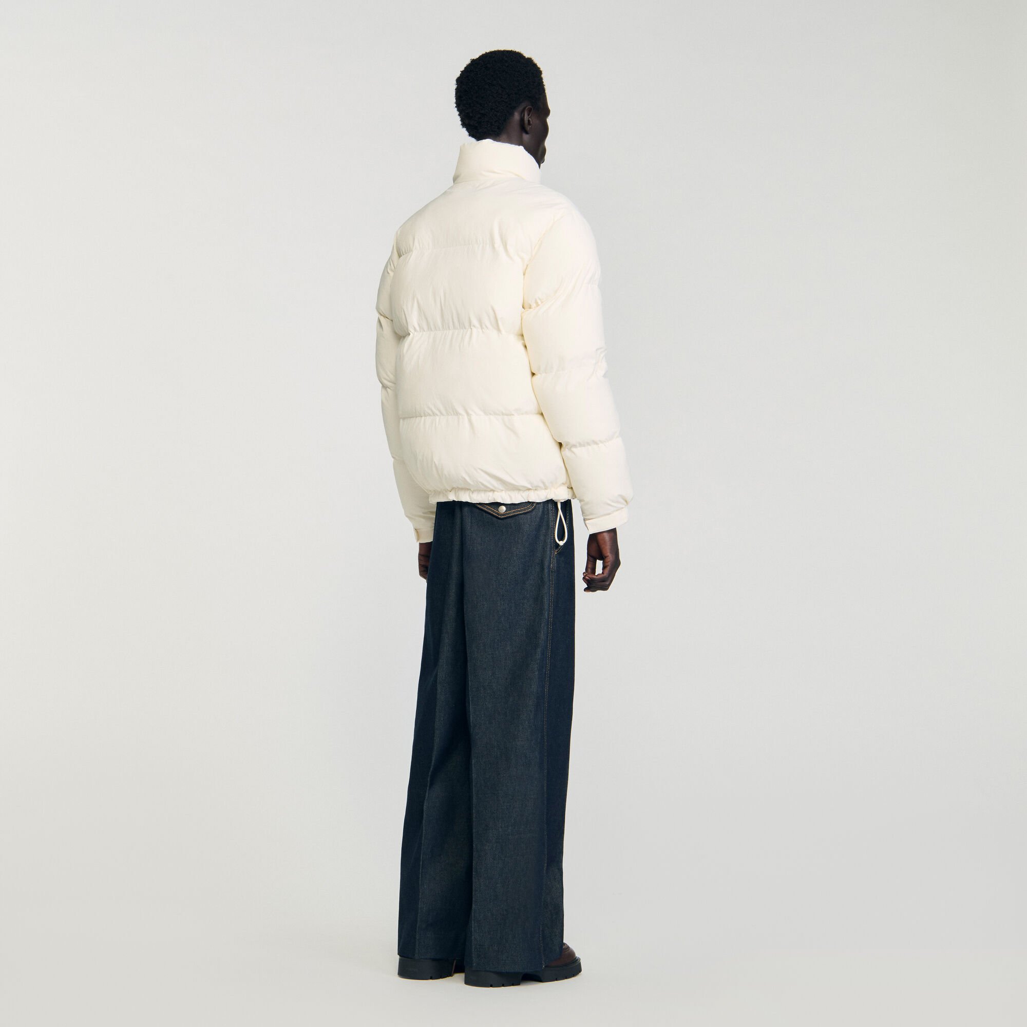 Anorak con capucha y cuello alto