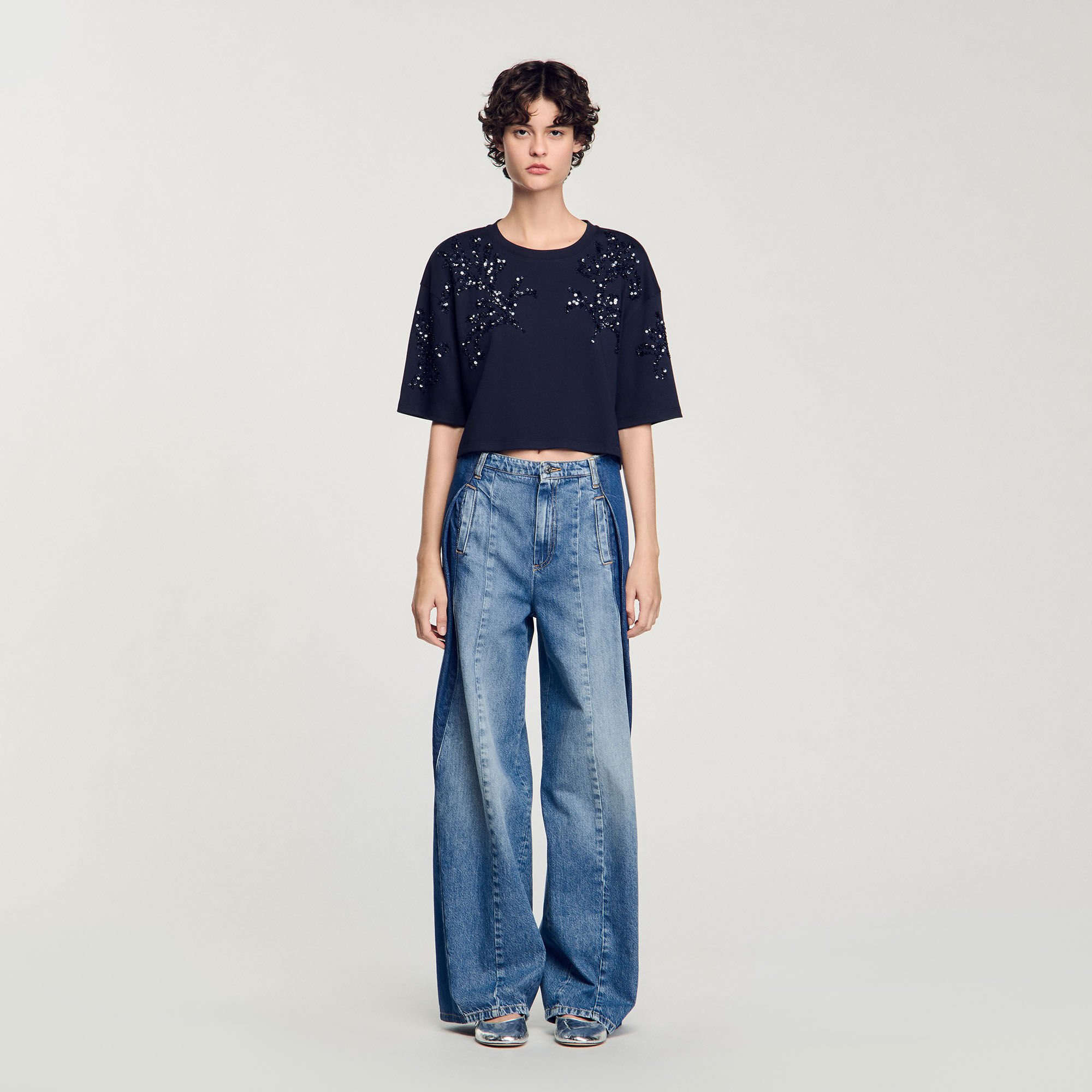 Camiseta con pedrería