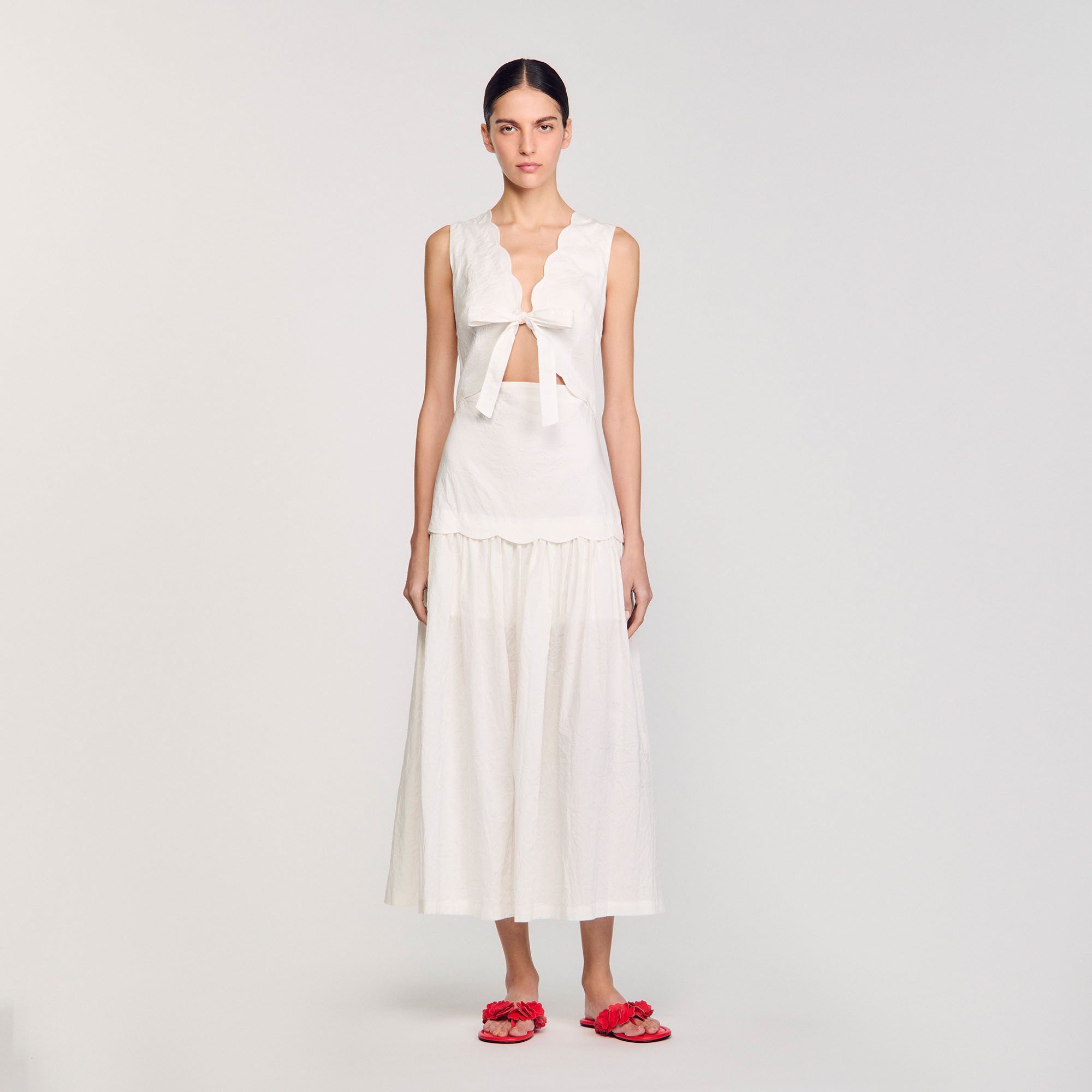 Vestido largo arrugado con lazo