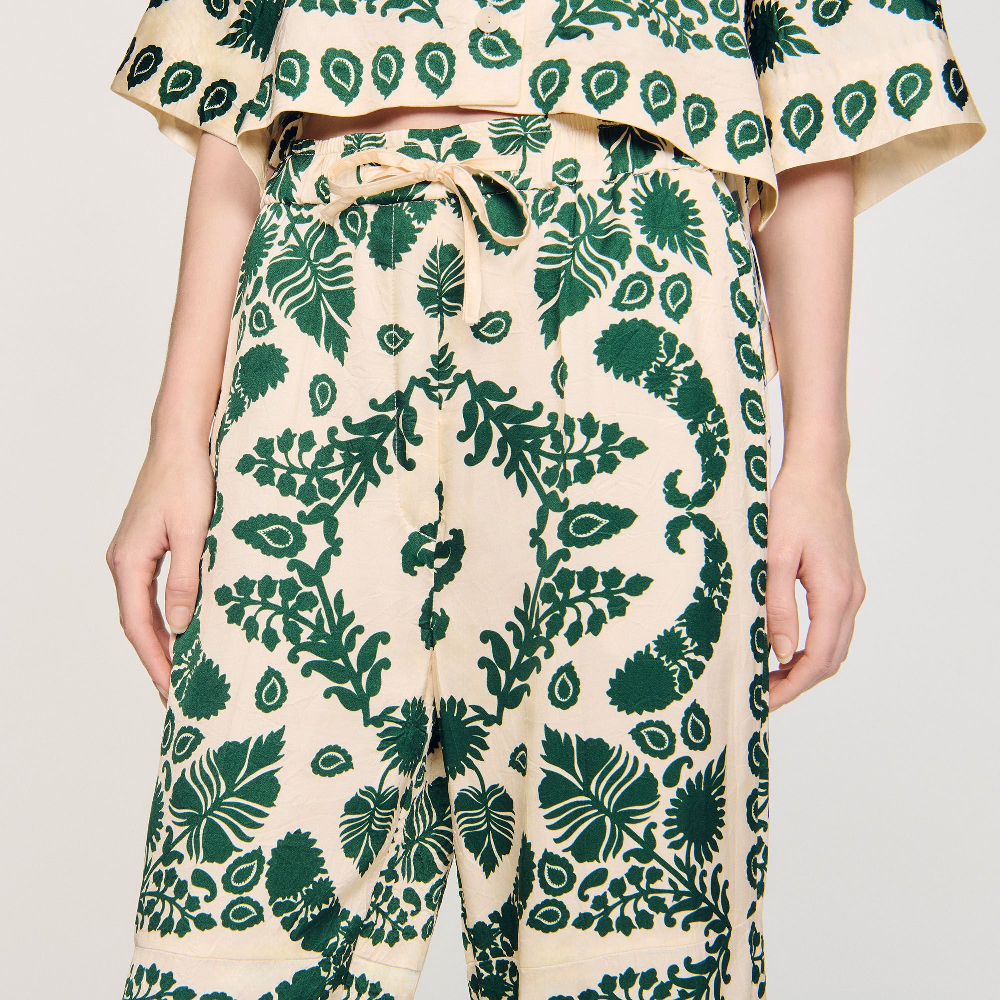 Pantalón con estampado floral