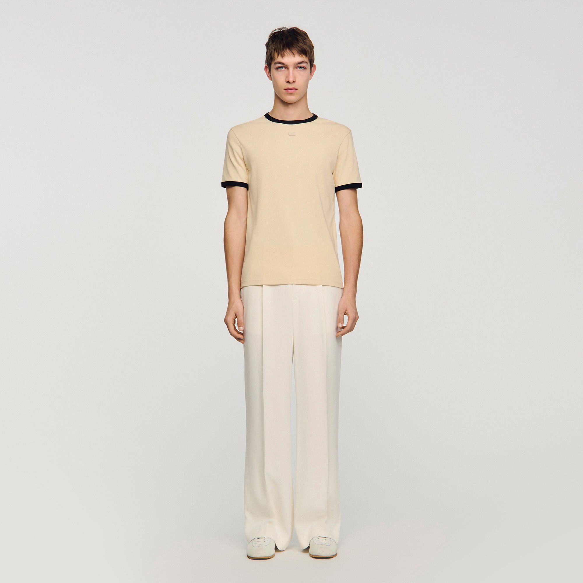 Camiseta bicolor con parche