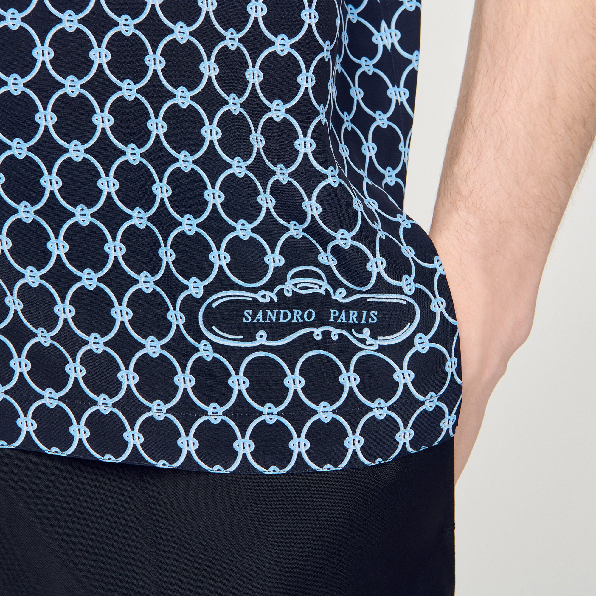 Camisa fluida estampado eslabones