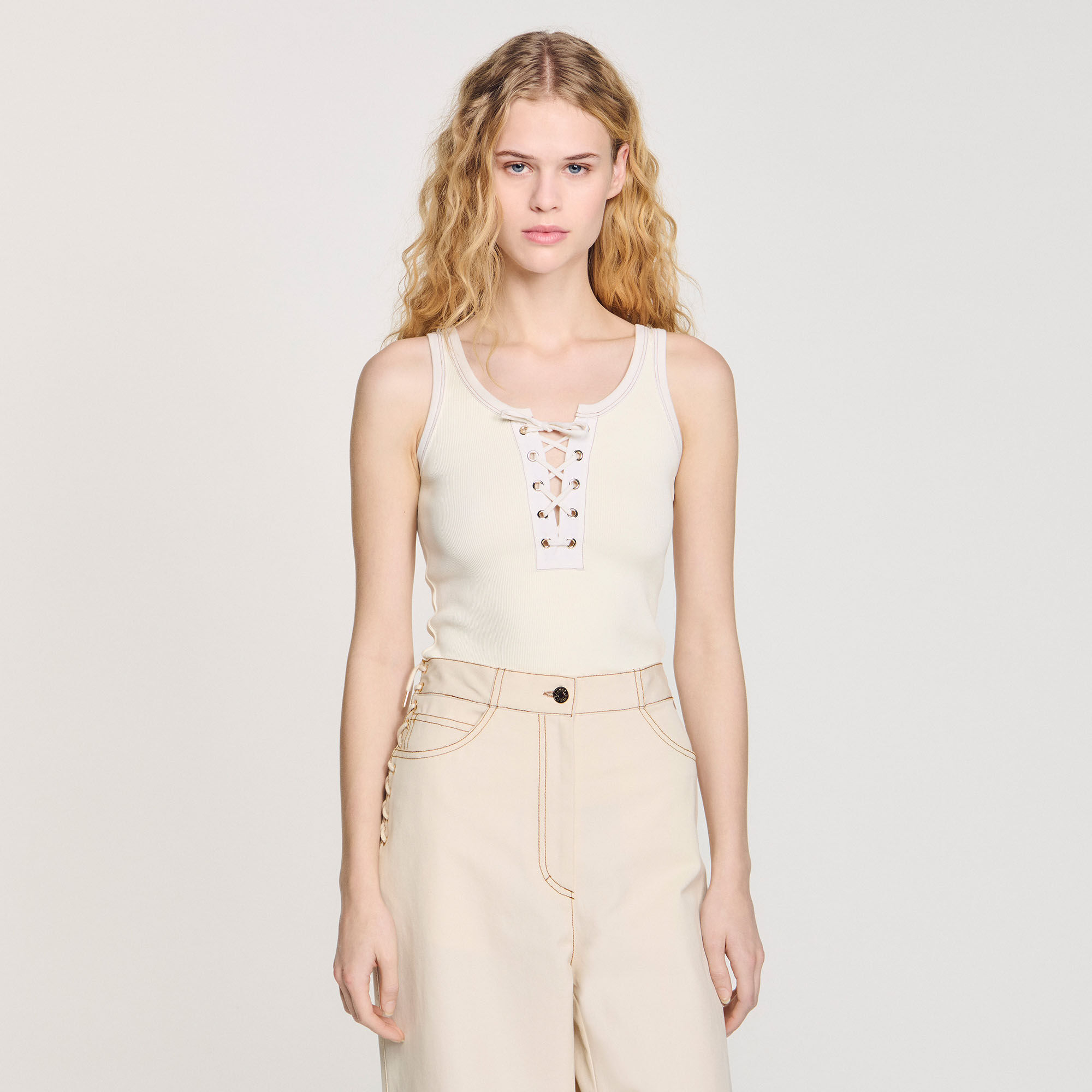 Camiseta de tirantes con cordones