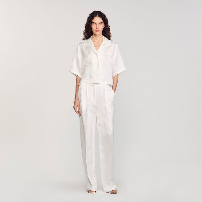 Camisa corta con flores de jacquard