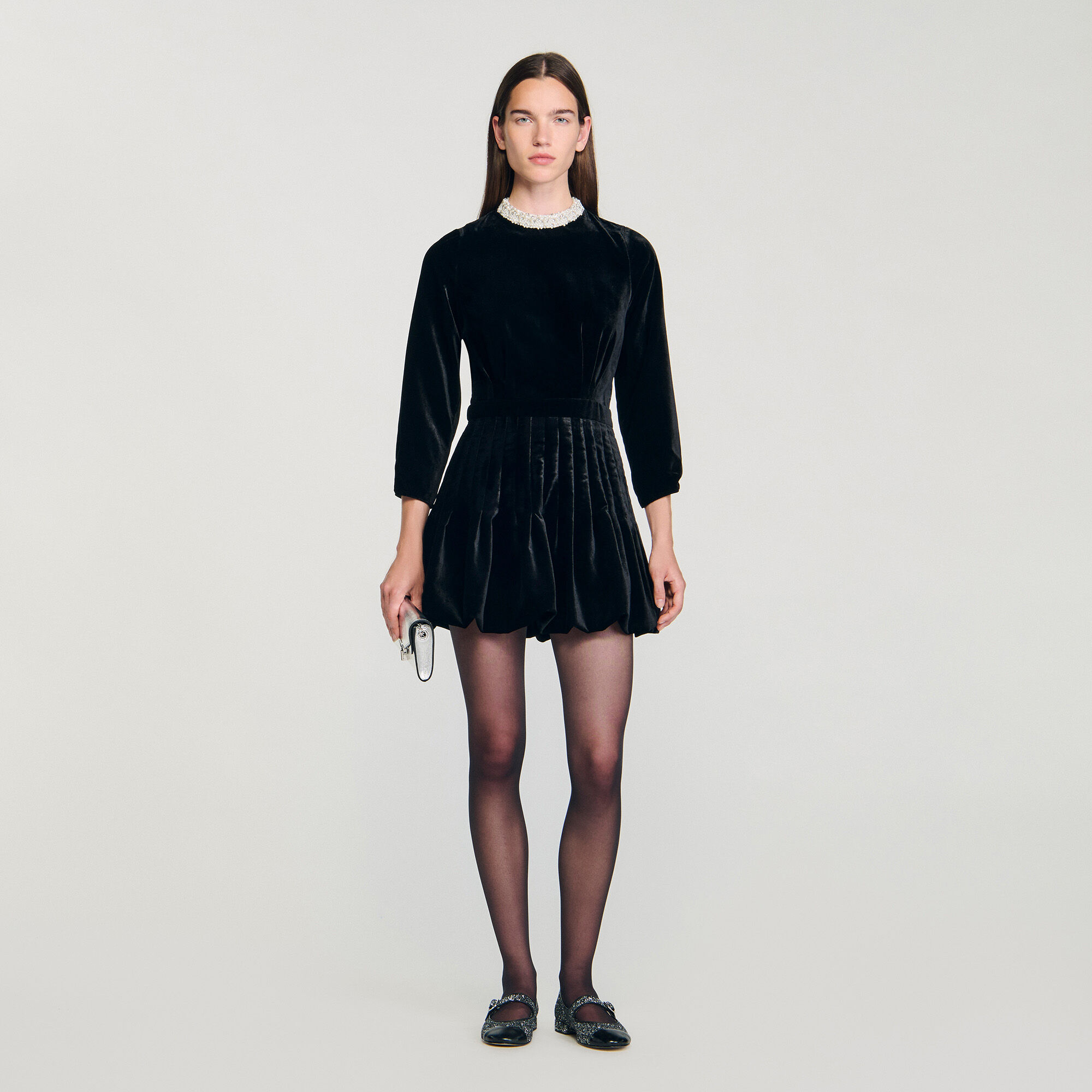 Vestido corto de terciopelo perlado