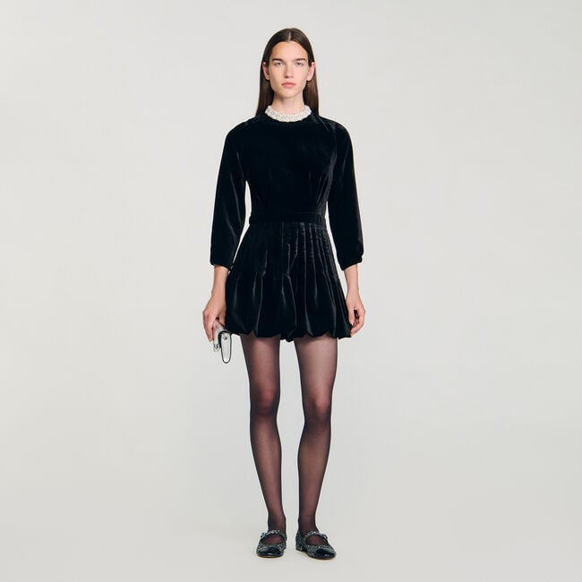 Vestido corto de terciopelo perlado