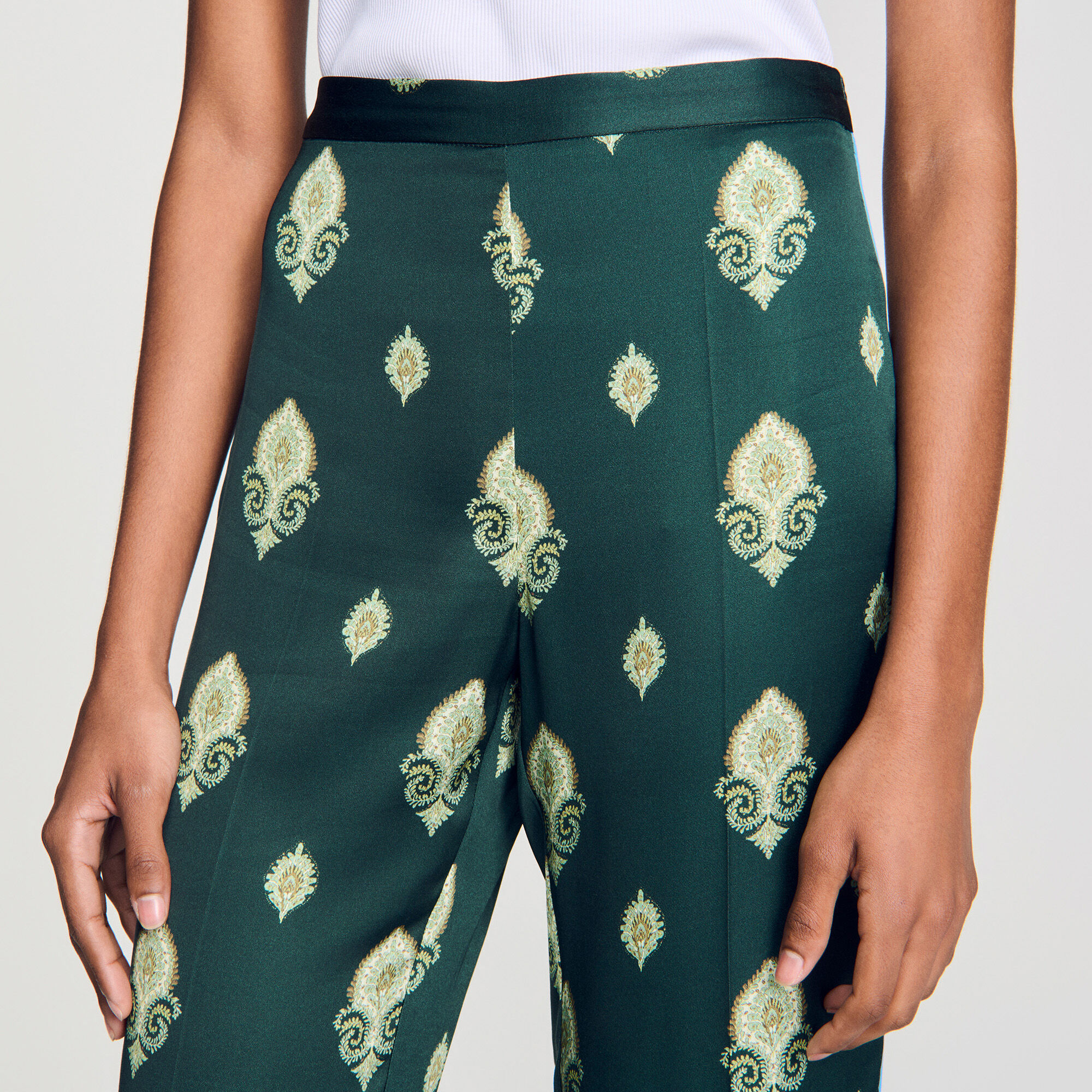 Pantal&oacute;n fluido estampado Paisley