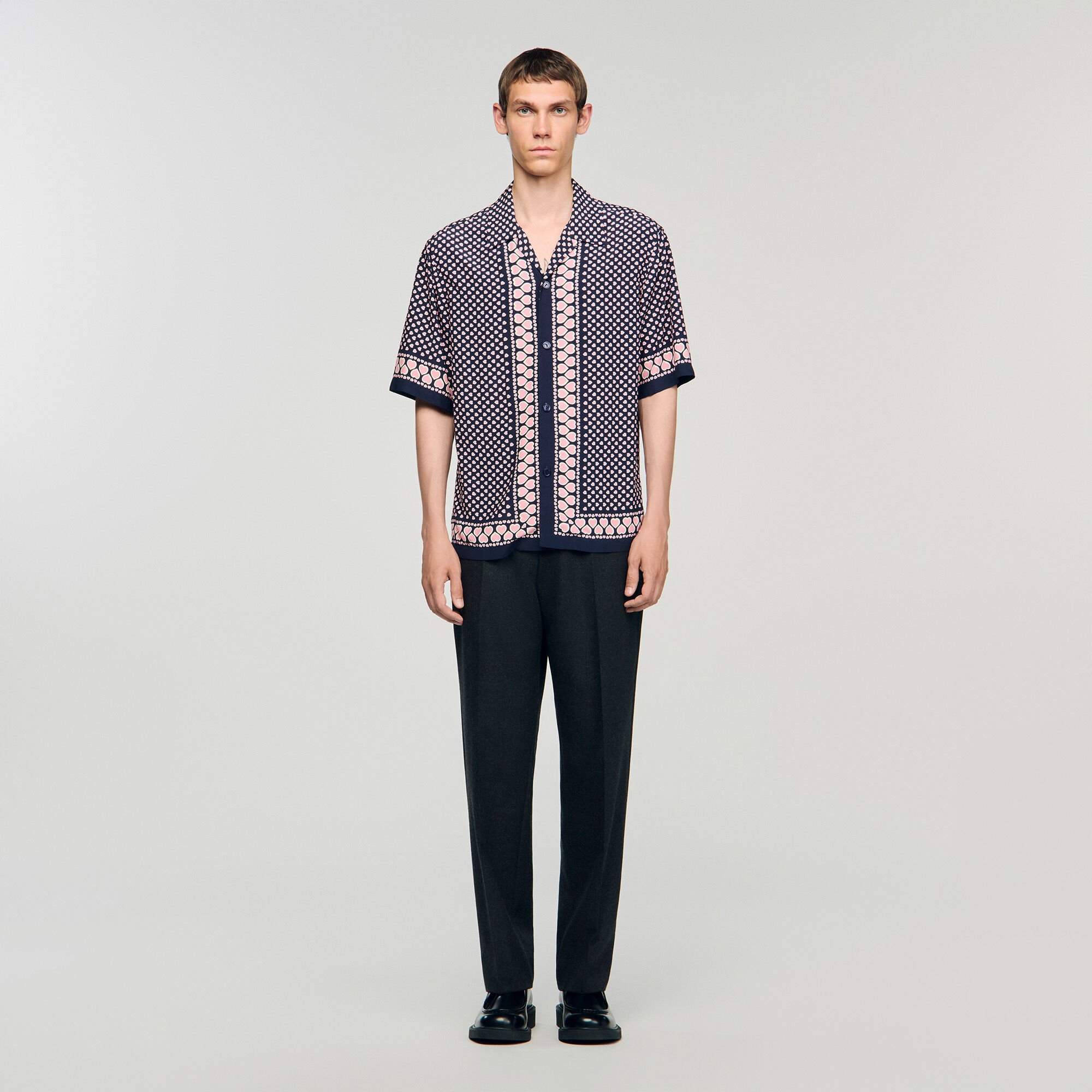 Camisa fluida con estampado coraz&oacute;n