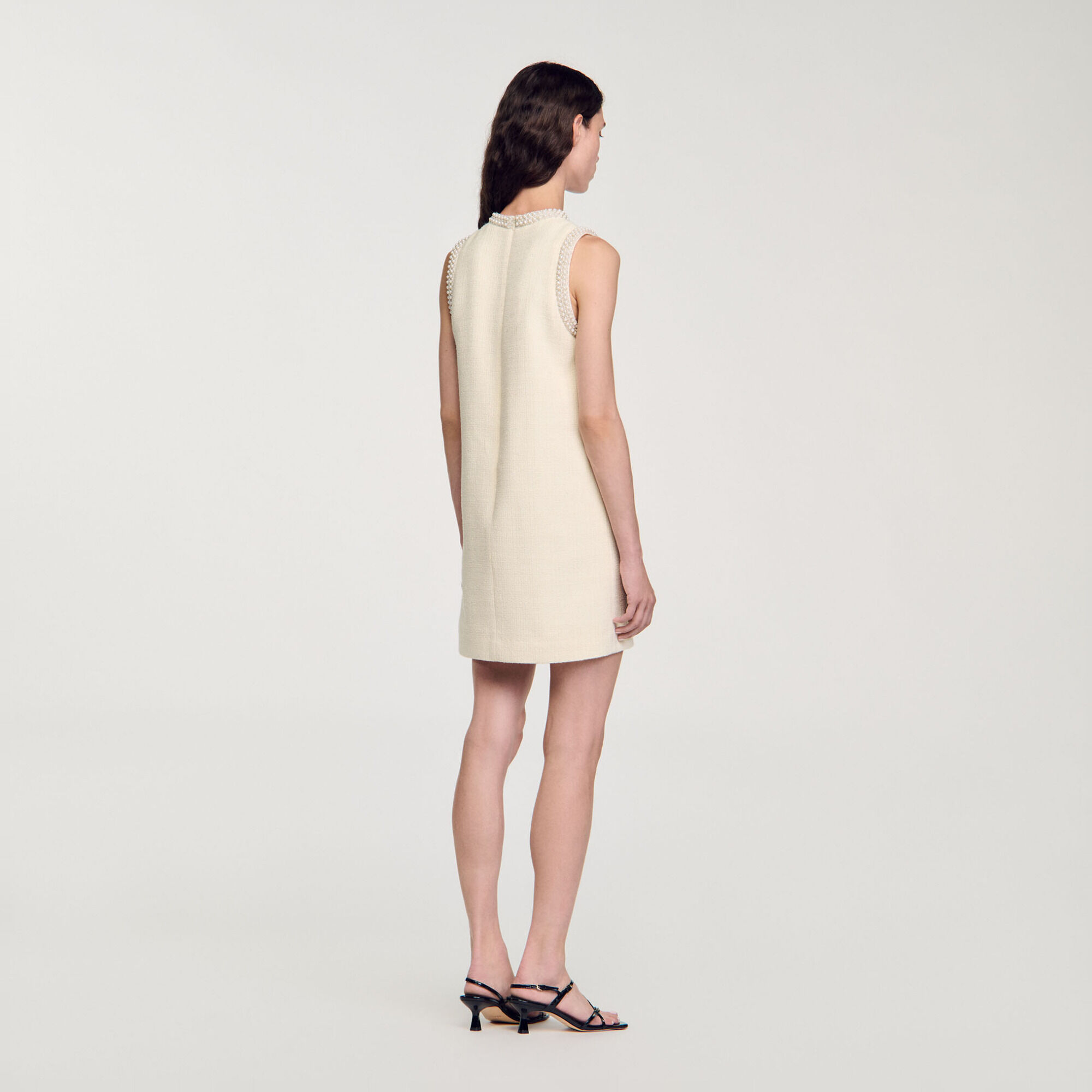 Vestido corto con pedrería