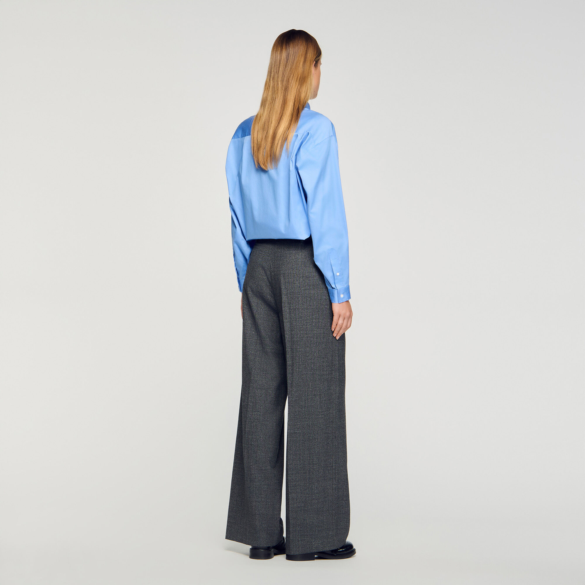 Pantalón recto y ancho