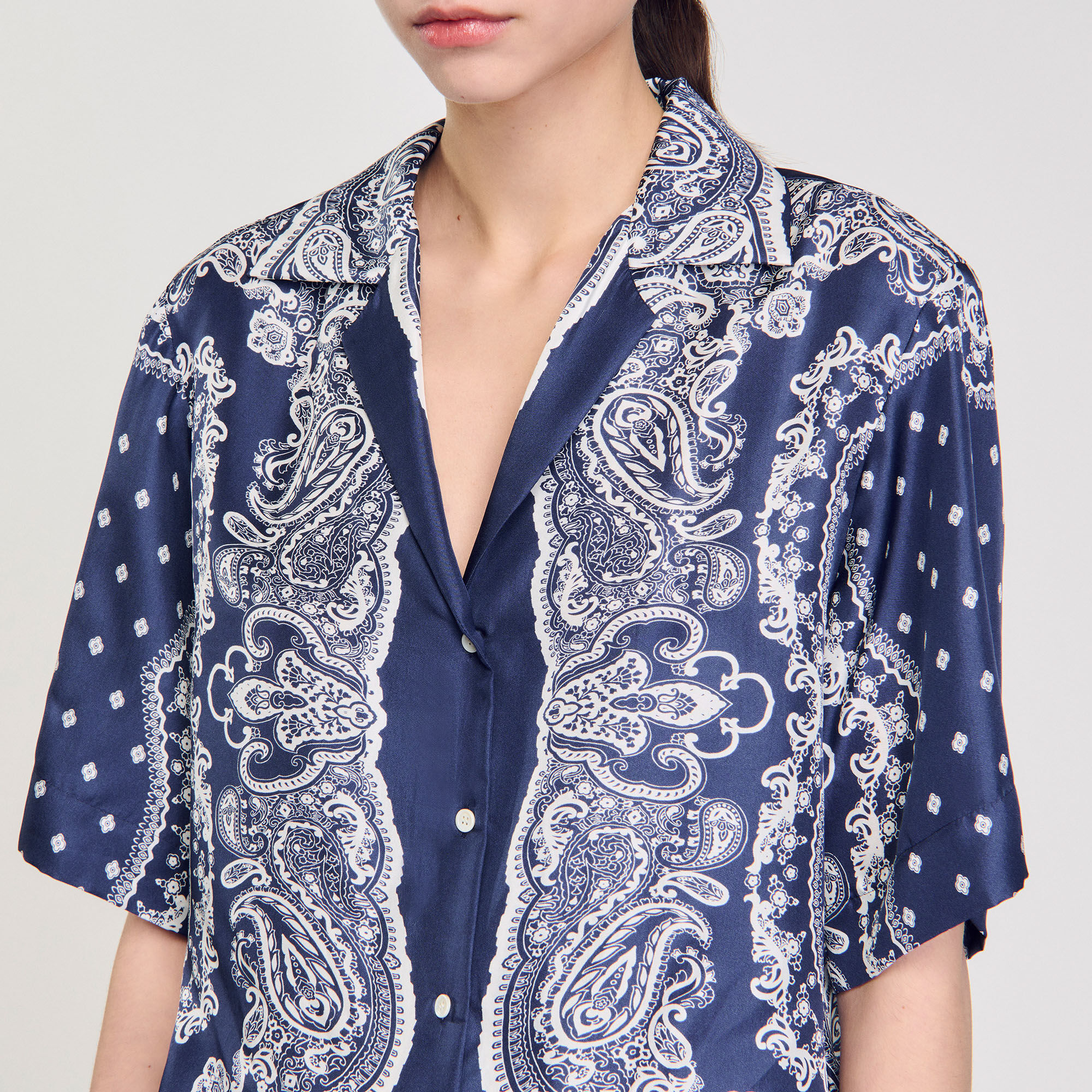 Camisa con estampado de bandana
