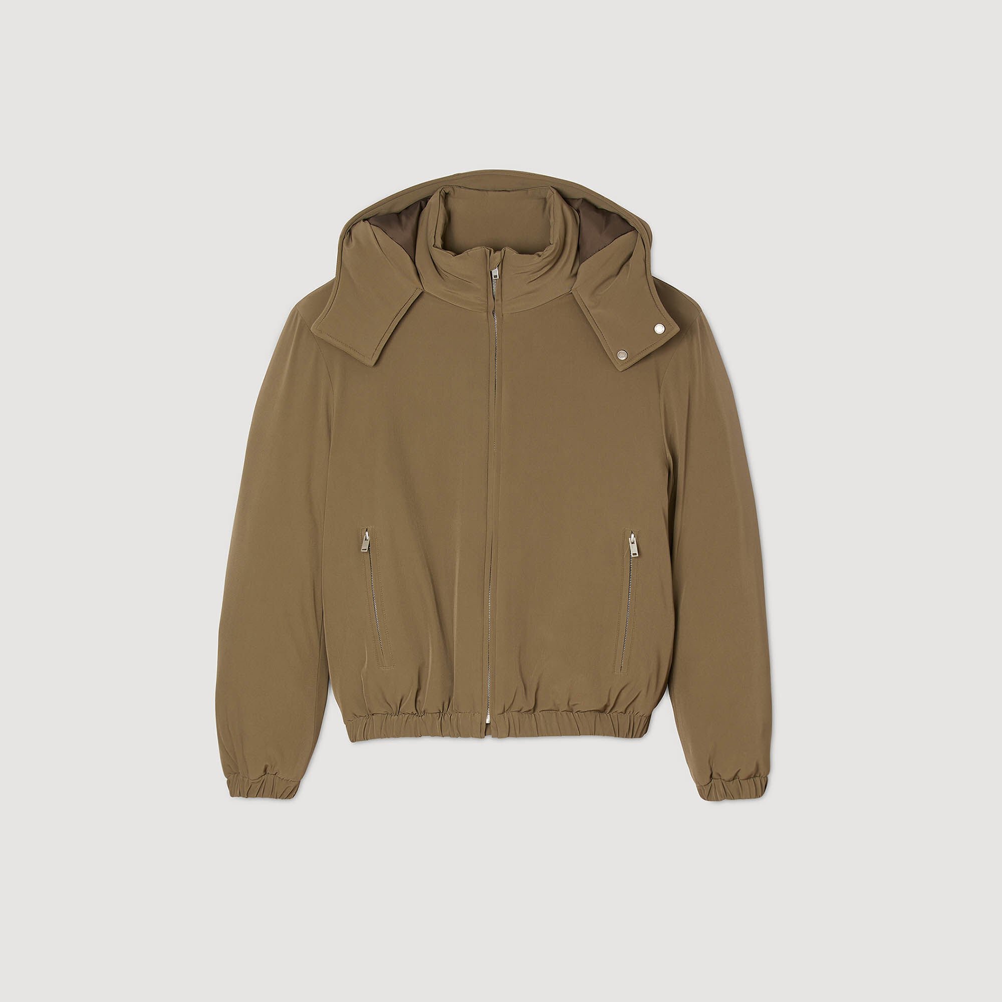 Anorak con cuello alto y capucha