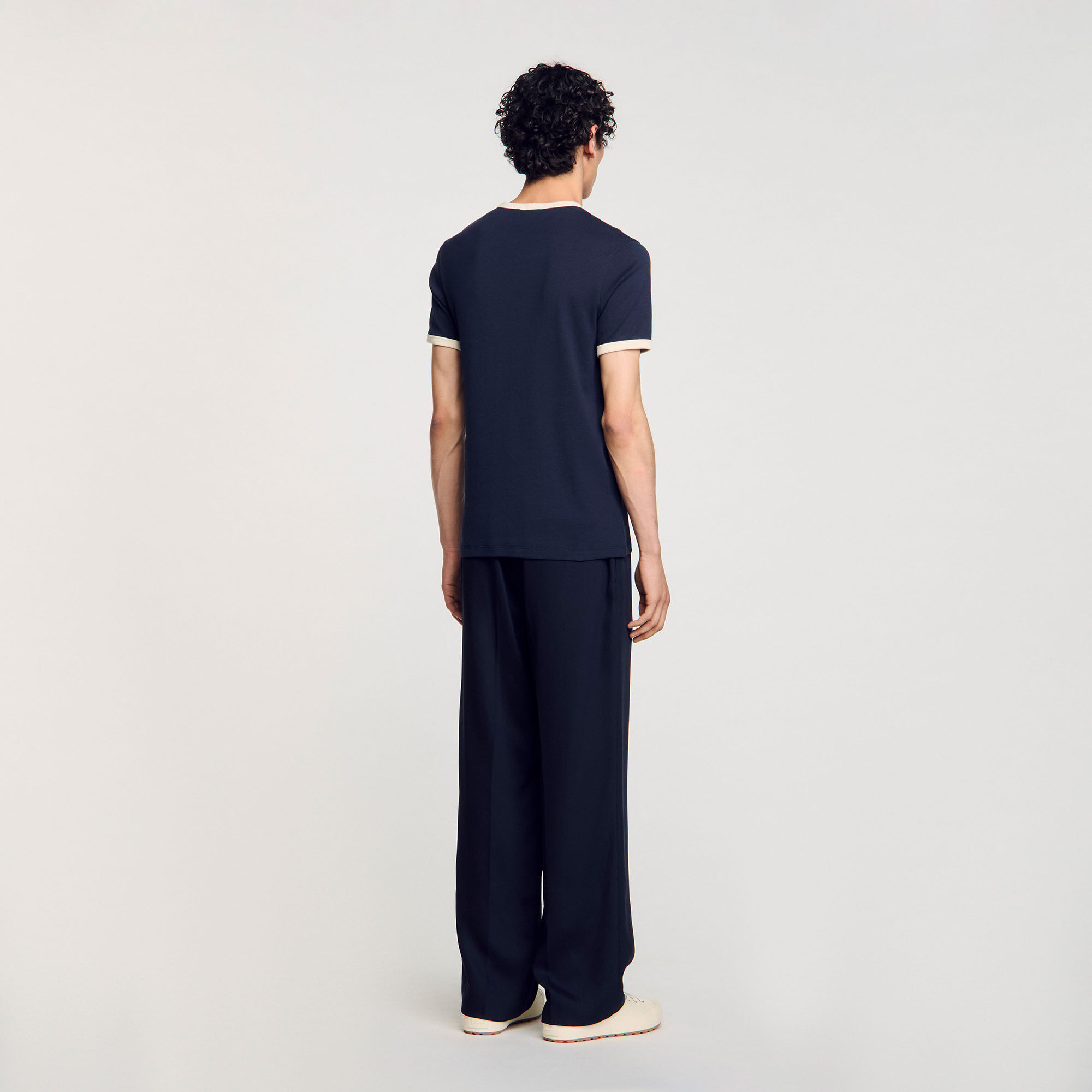 Camiseta bicolor con parche
