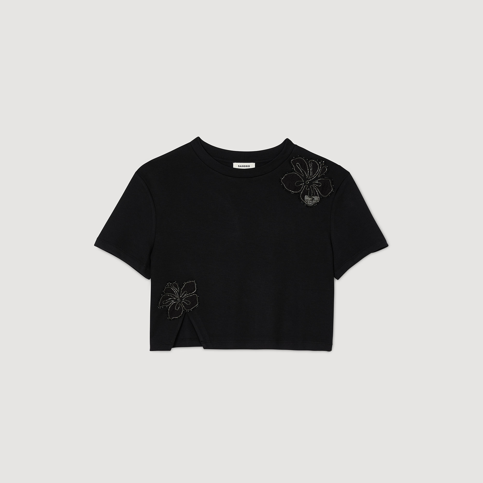 Camiseta con bordado de flor