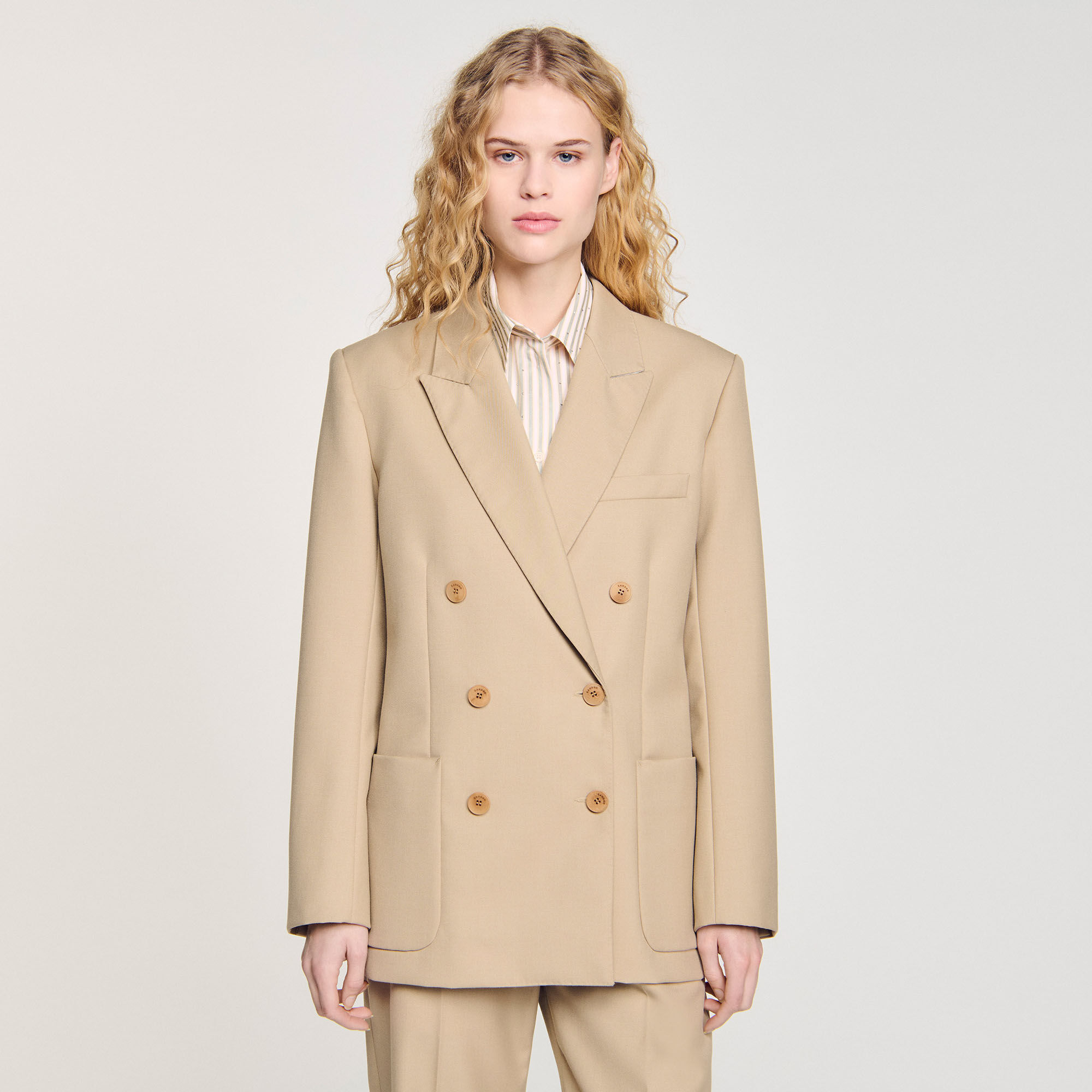Chaqueta con botonadura cruzada