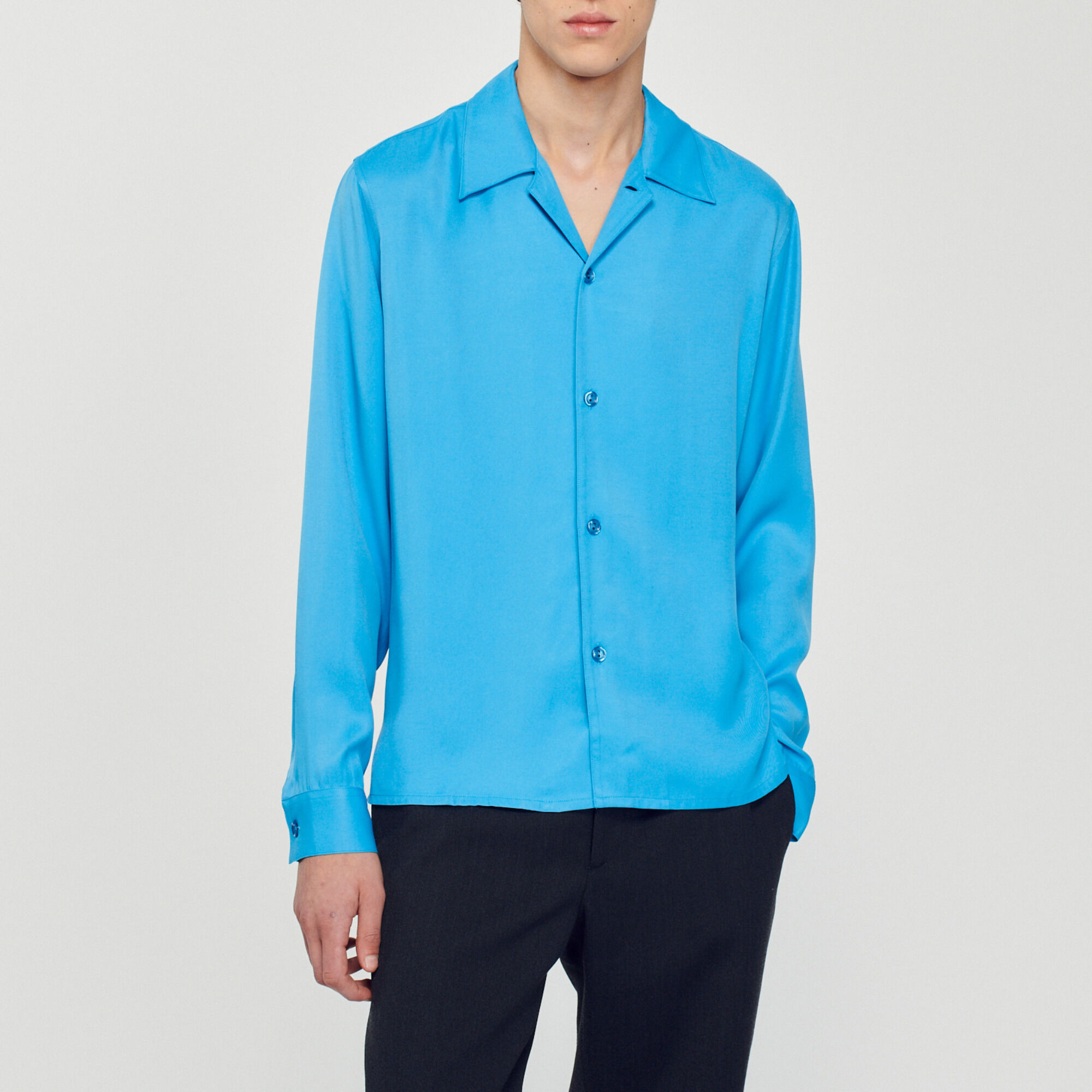 Camisa fluida de cuello estilo tiburón
