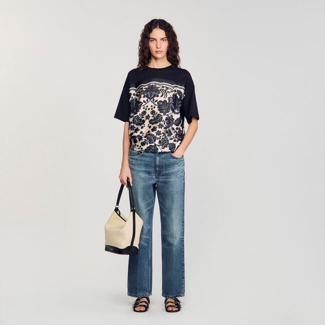 Camiseta con estampado floral